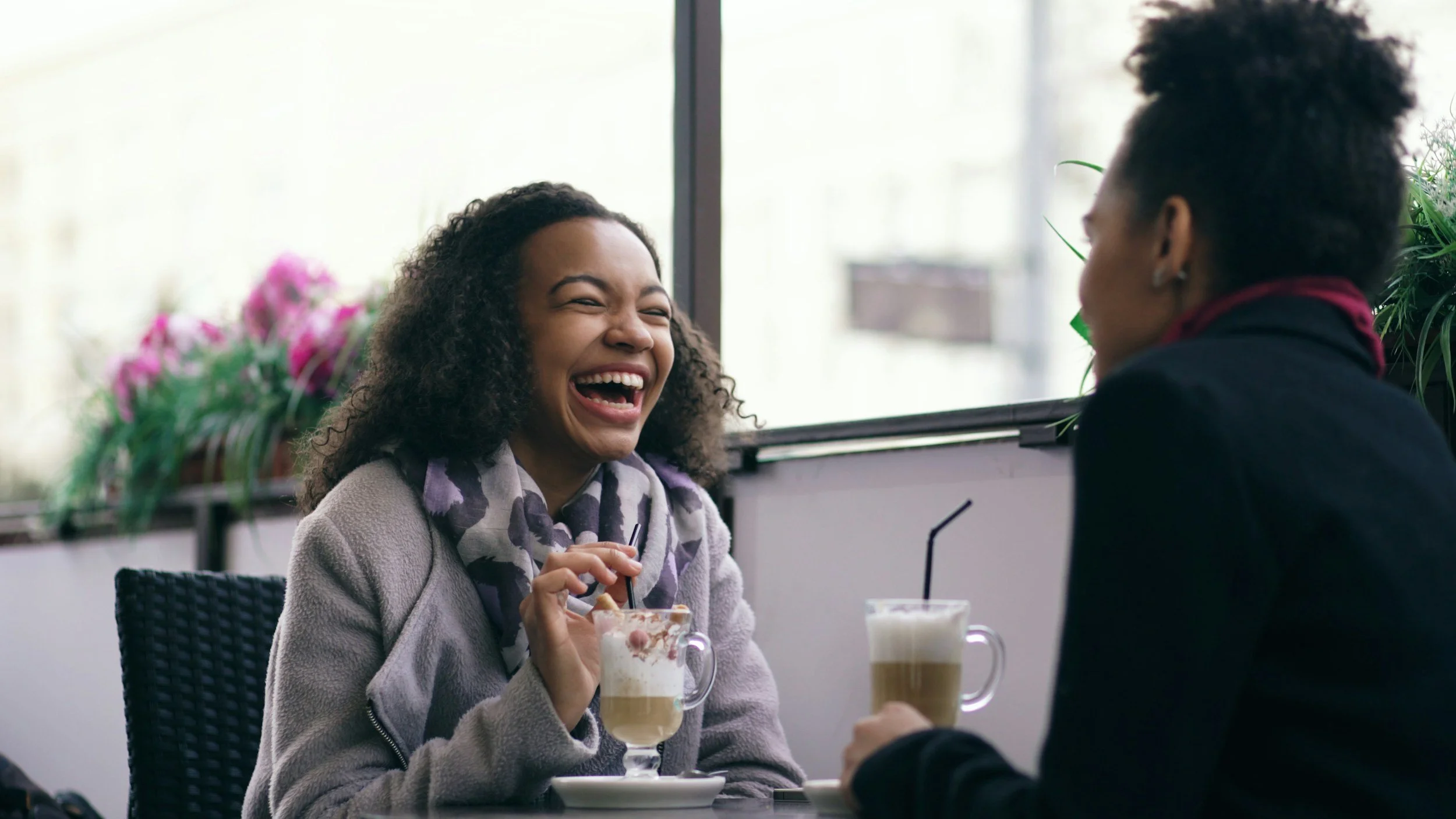 What Are the Green Flags and Red Flags in a Relationship?