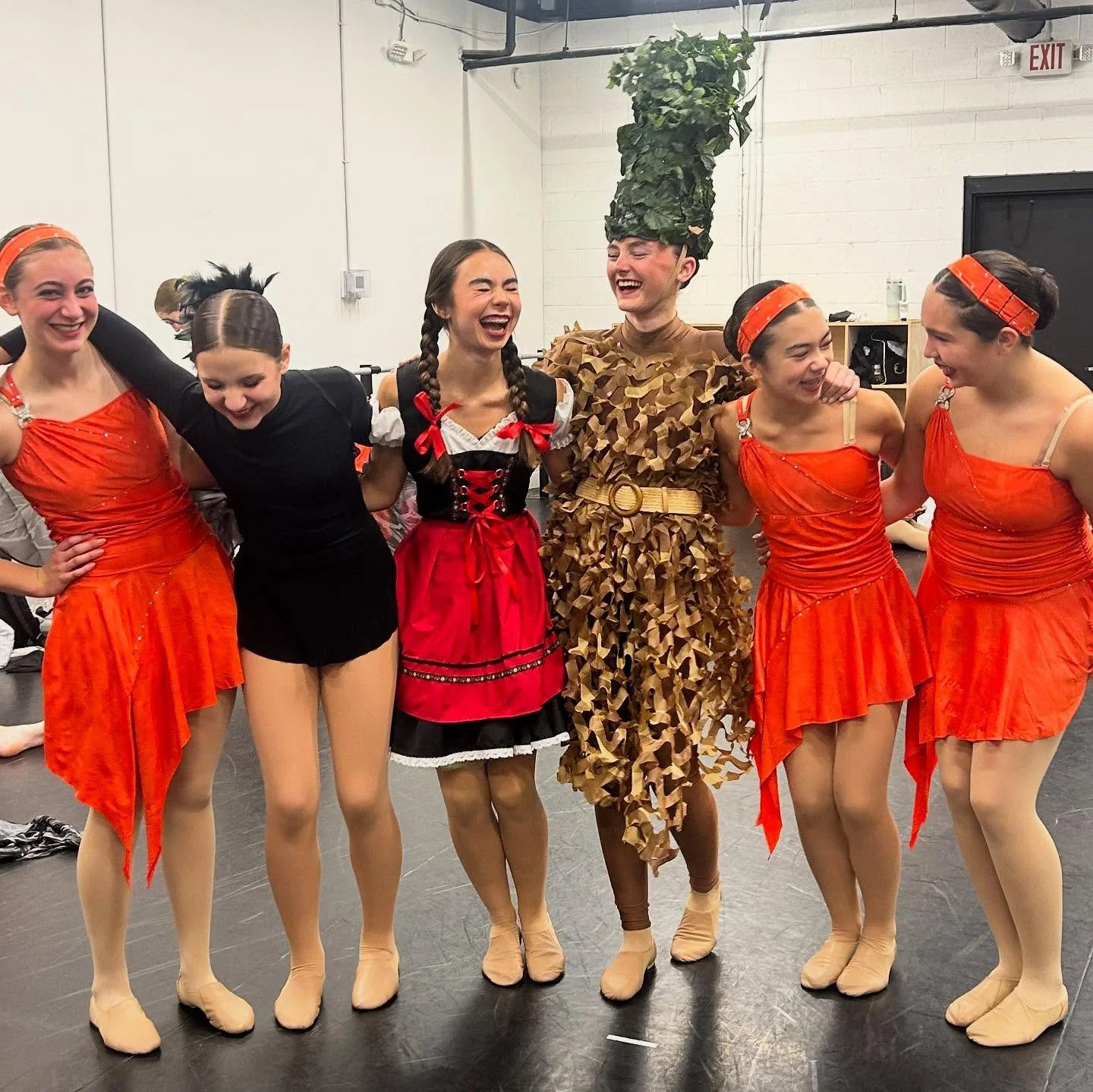 We had a lot of fun this weekend with Hansel & Gretel! Thank you to everyone who came out to support us.
Definitely a great way to start season 34!