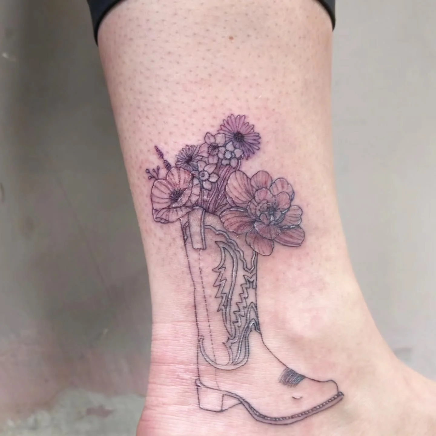 Some flowers in a boot for becca💐