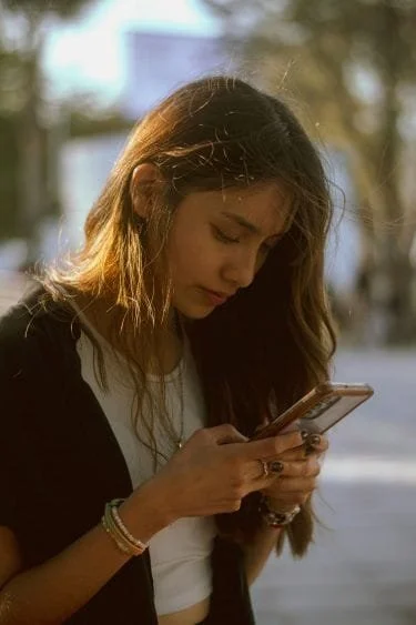 The Link Between Doomscrolling And Anxiety—And How To Break the Cycle