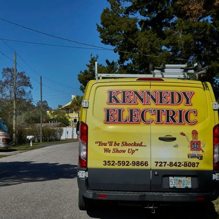 Which Way Should Your Ceiling Fan Spin? Summer vs. Winter Settings