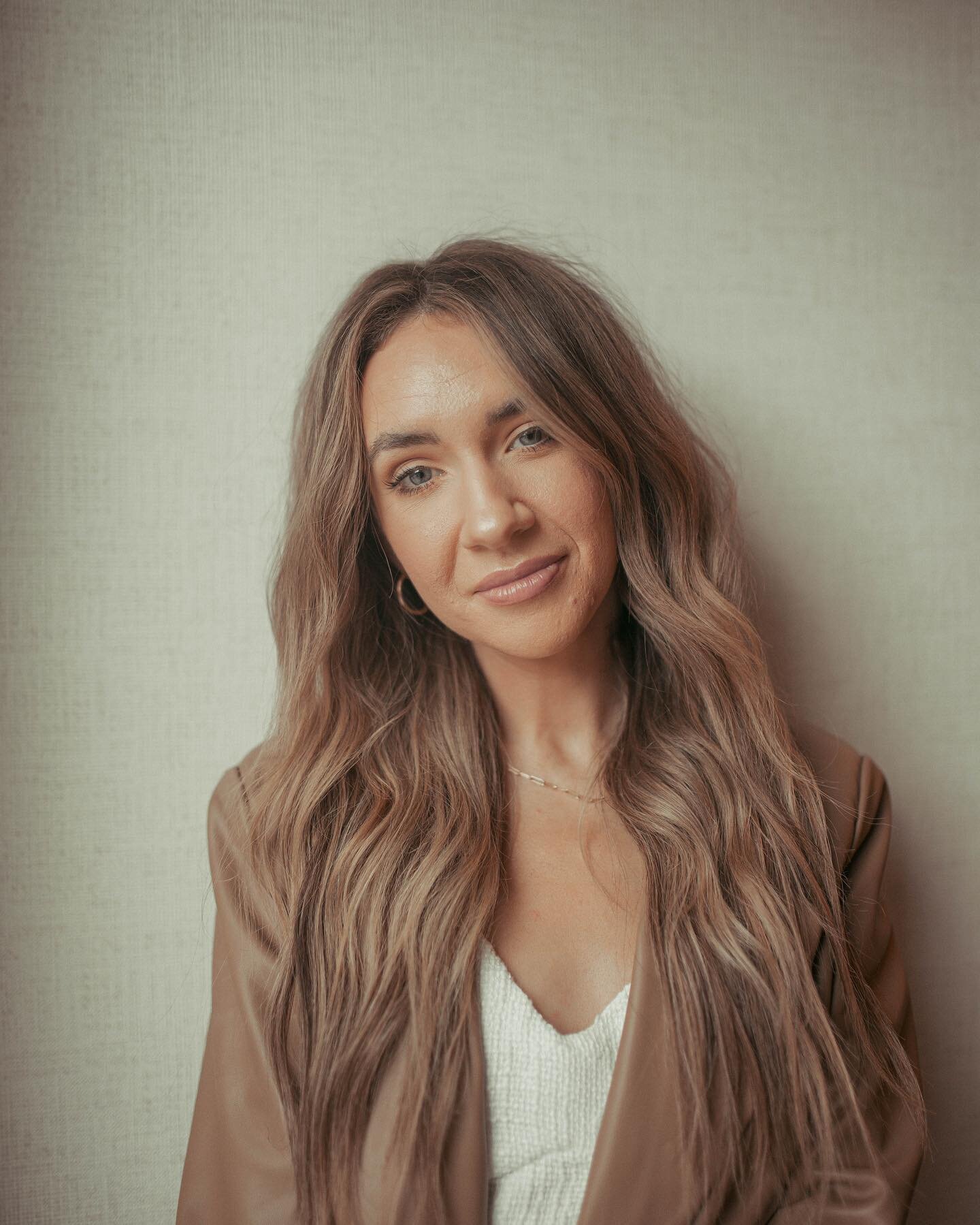 HAPPY 30TH BIRTHDAY to our QUEEN @megan.salonshade . To know her is to love her. 🤍🥳 Make some noise for this bad ass, empowering, loving, creative, thoughtful and perfect woman!