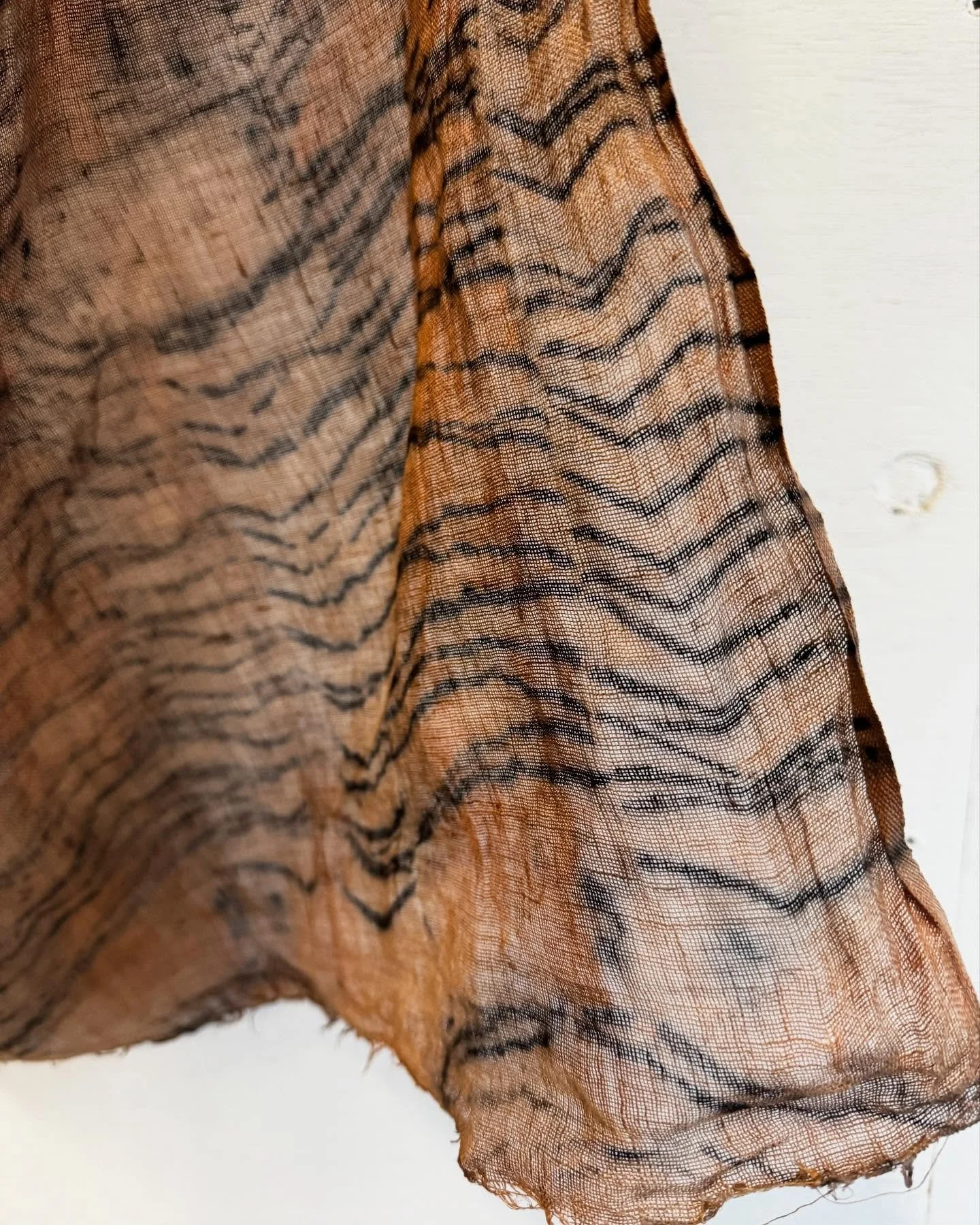 Journeys in mark making with natural colour on linen 🐅 

#botanicaldyeing
#naturalfibres
#naturalcolour
#linen
#markmaking