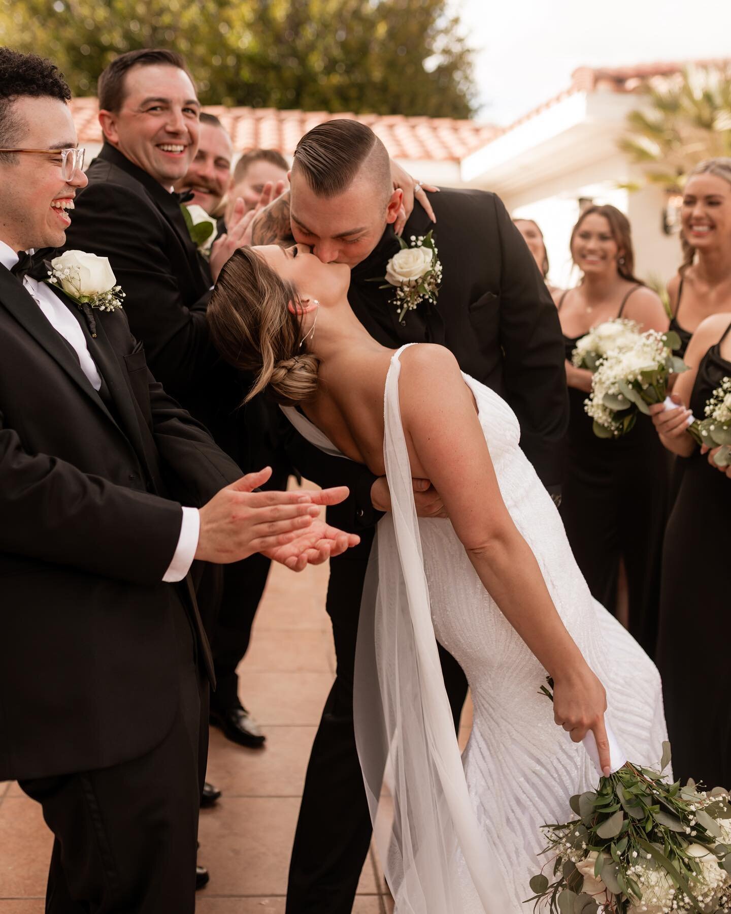 So excited to share a little preview from the dreamy Jager wedding! Every second was just perfect and I cannot wait to finish going through all of the photos! Thank you both for having us and for allowing us to capture your most beautiful day!
.
Venu