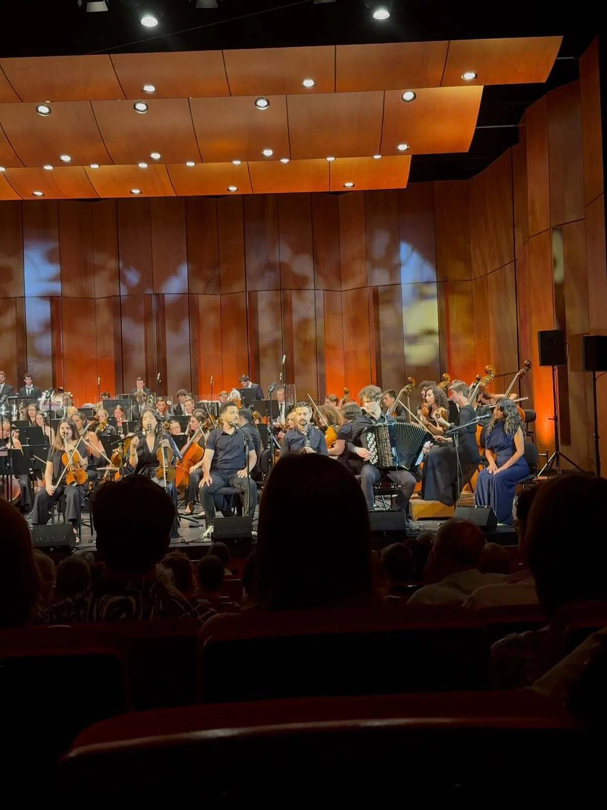 Memories from @festivalaix ☀️

A joy performing with the talented young musicians of the @ojm_myo_festival_aix &amp; working with the brilliant @evanrogister. 

🎥: 1st clip - snippet from Mireille&rsquo;s big scene (Gounod) 

🎥: 2nd clip - snippet 