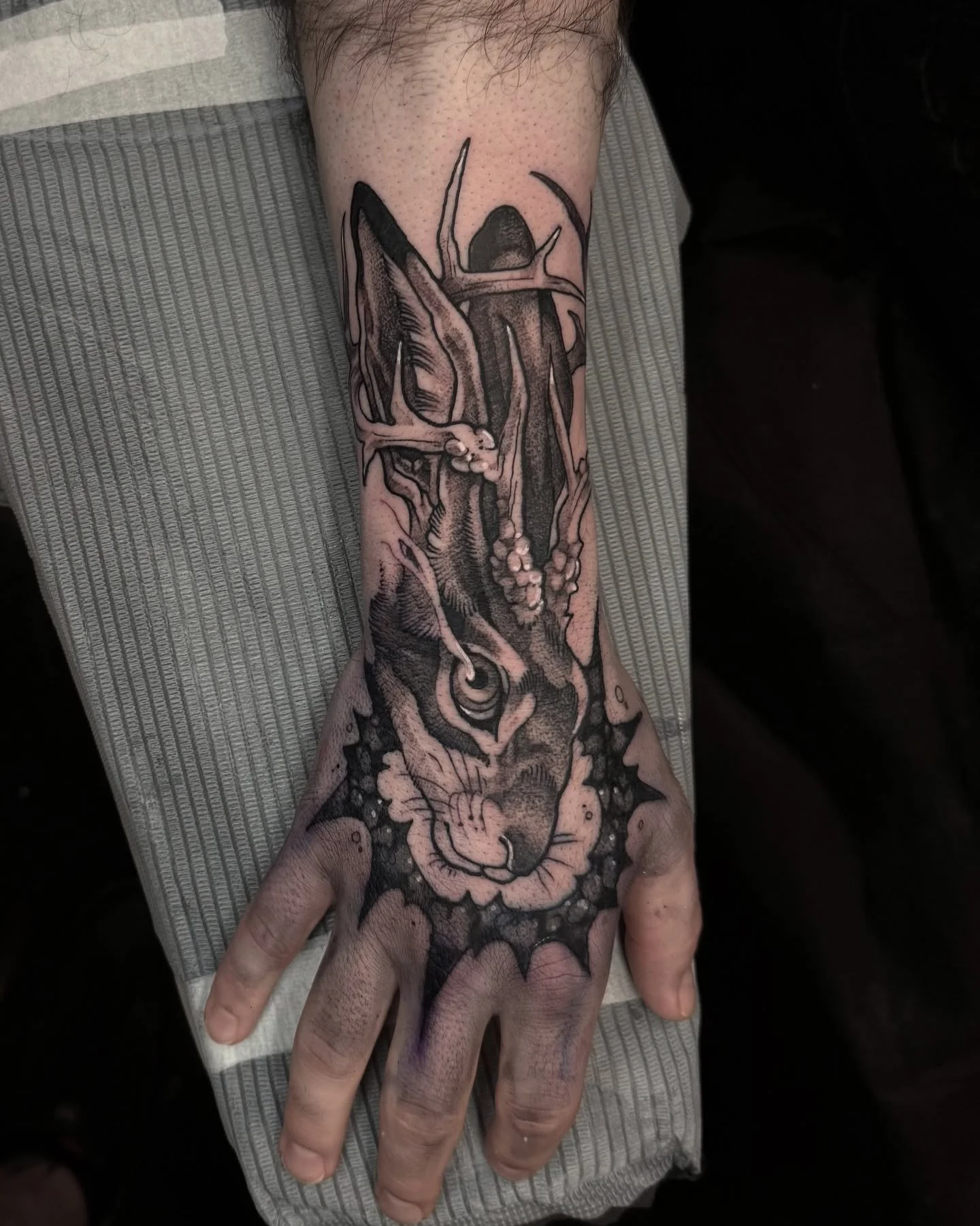 🐇👑 #jackalope #rabbittattoo #blackwork #blackandgray #handtattoo