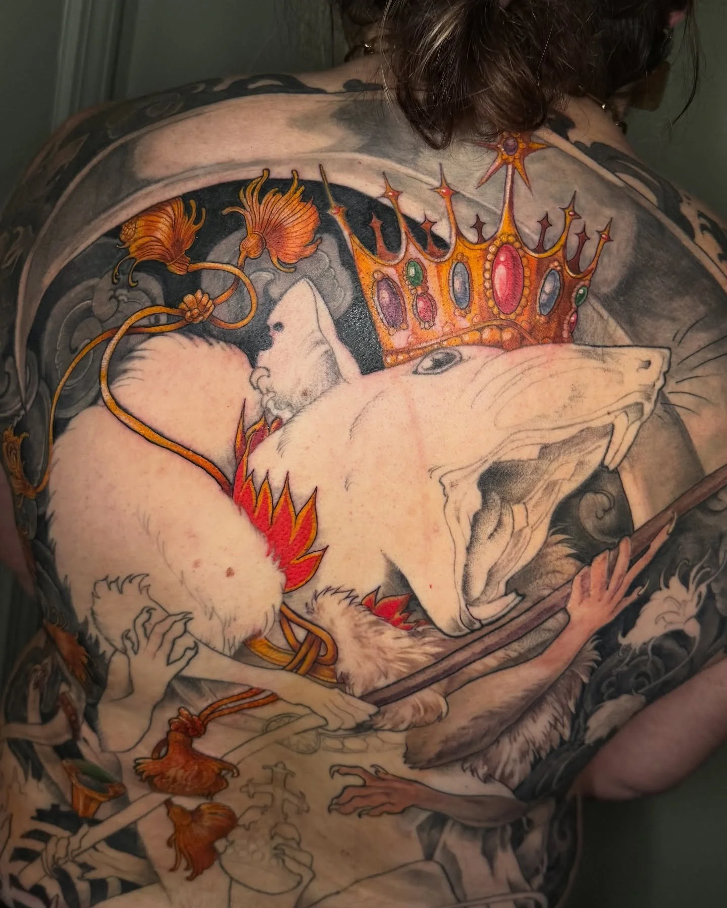 🐀👑 #ratking #backpiece #crown #illustrative #tattoo #colourtattoo

PS: books open october 17th &amp; 12PM 🤙