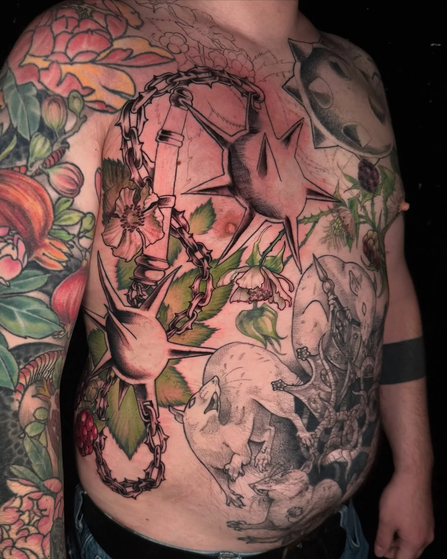 wip of this blackberry mace piece 🍓

algo: tattoo blackberry mace torso chest piece qttr