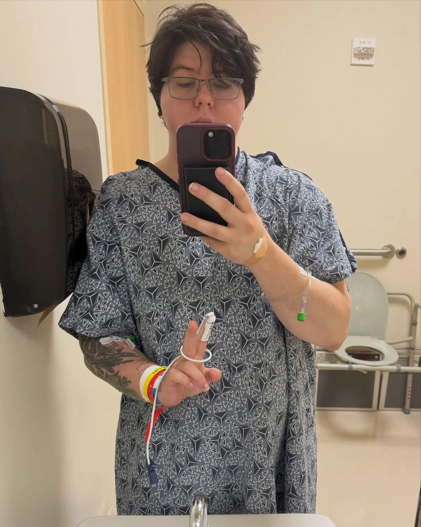i heard the algorithm likes faces &amp; i figure this is good enough for now! i spent about 23 hours in an ER/OR/PSU last week because one of my surgical sites reopened &amp; i needed an emergency repair, and it kind of fucked up my work week a littl
