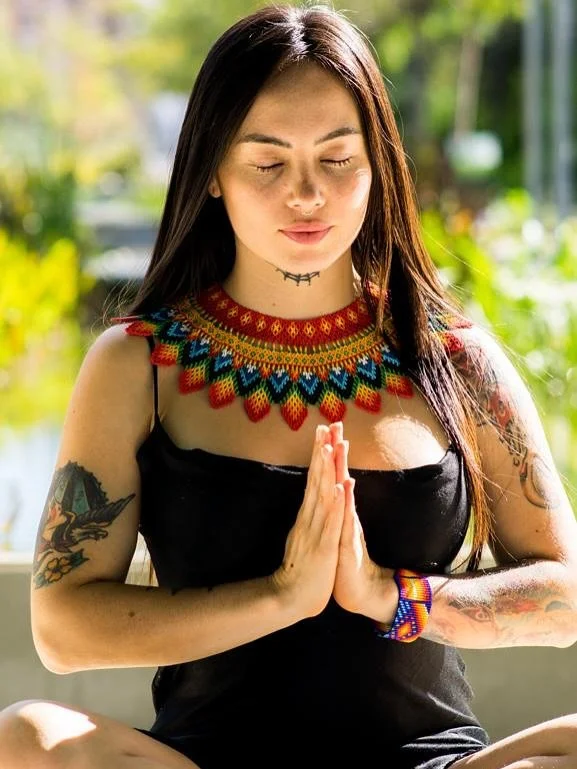 🌺 Jessica Rincón is the founder of Madre Ancestral, a sacred space for healing, self-love, and reconnection through the wisdom of the body and the Earth.
She is a student of master plants, therapist of sacred sexuality, and creator of experi