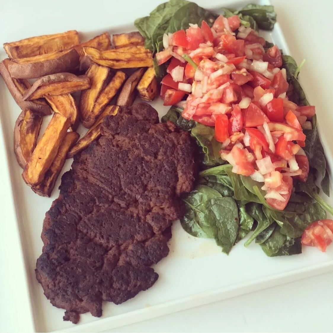 Lunch Idea (recipe):
Vegan Steak, sweet potatoes, spinach &amp; tomatoes ❤️
.
Macros (steak only) 
Cal 250
C 16g 
P 36g 
F 3g
&bull;
&iacute;ngrєd&iacute;єntѕ for 2 steaks:
✮ 70g vital wheat gluten
✮ 1/2 can beans (any, chickpeas or lentils will work