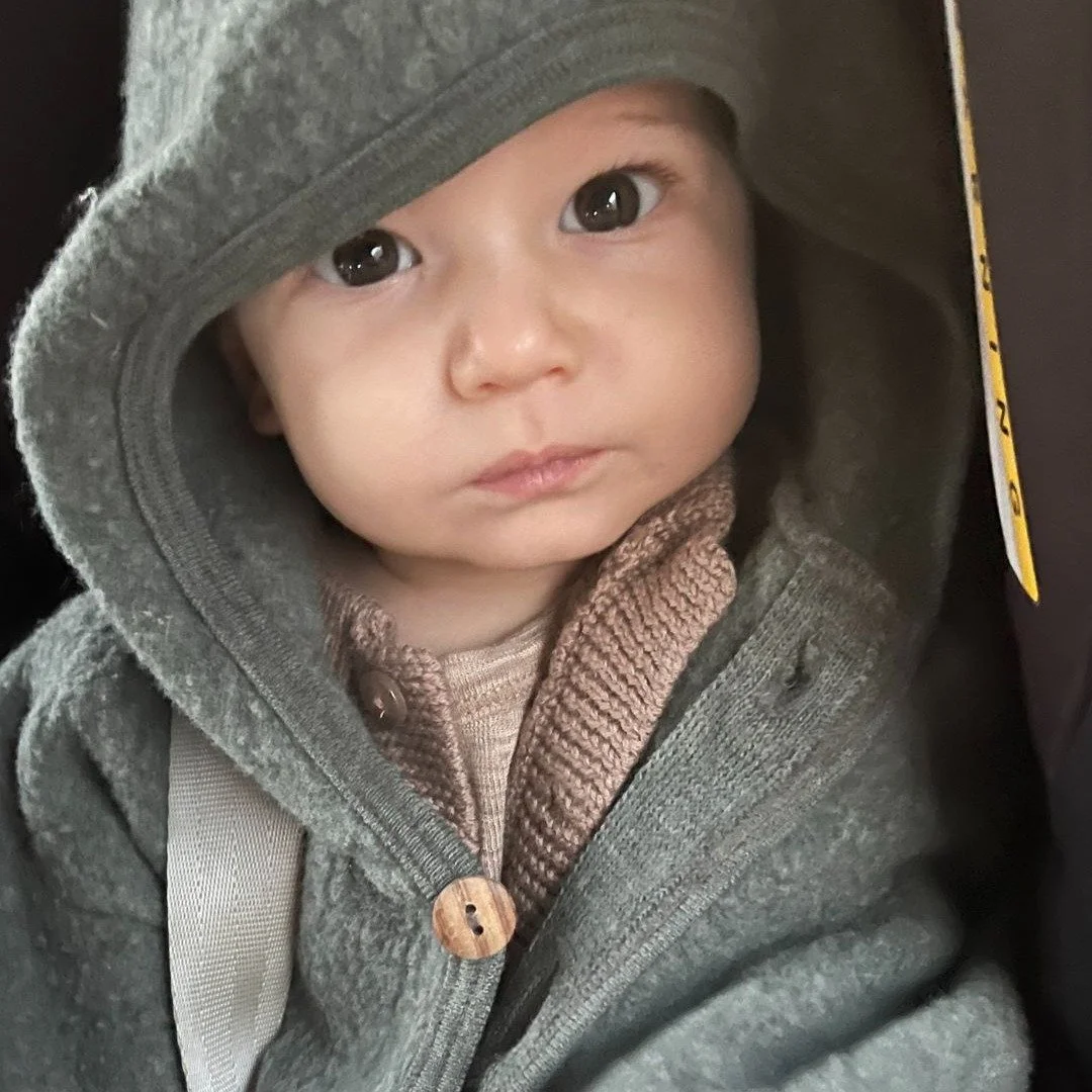 Moon is alweer 7 maanden, en ik kan het bijna niet geloven. Terwijl ik dit typ, krijg ik tranen in mijn ogen 🥺 Waar is de tijd gebleven? Het voelt alsof ik even met mijn ogen heb geknipperd en bam&hellip; maanden verder.

Geen piepende newborn meer,