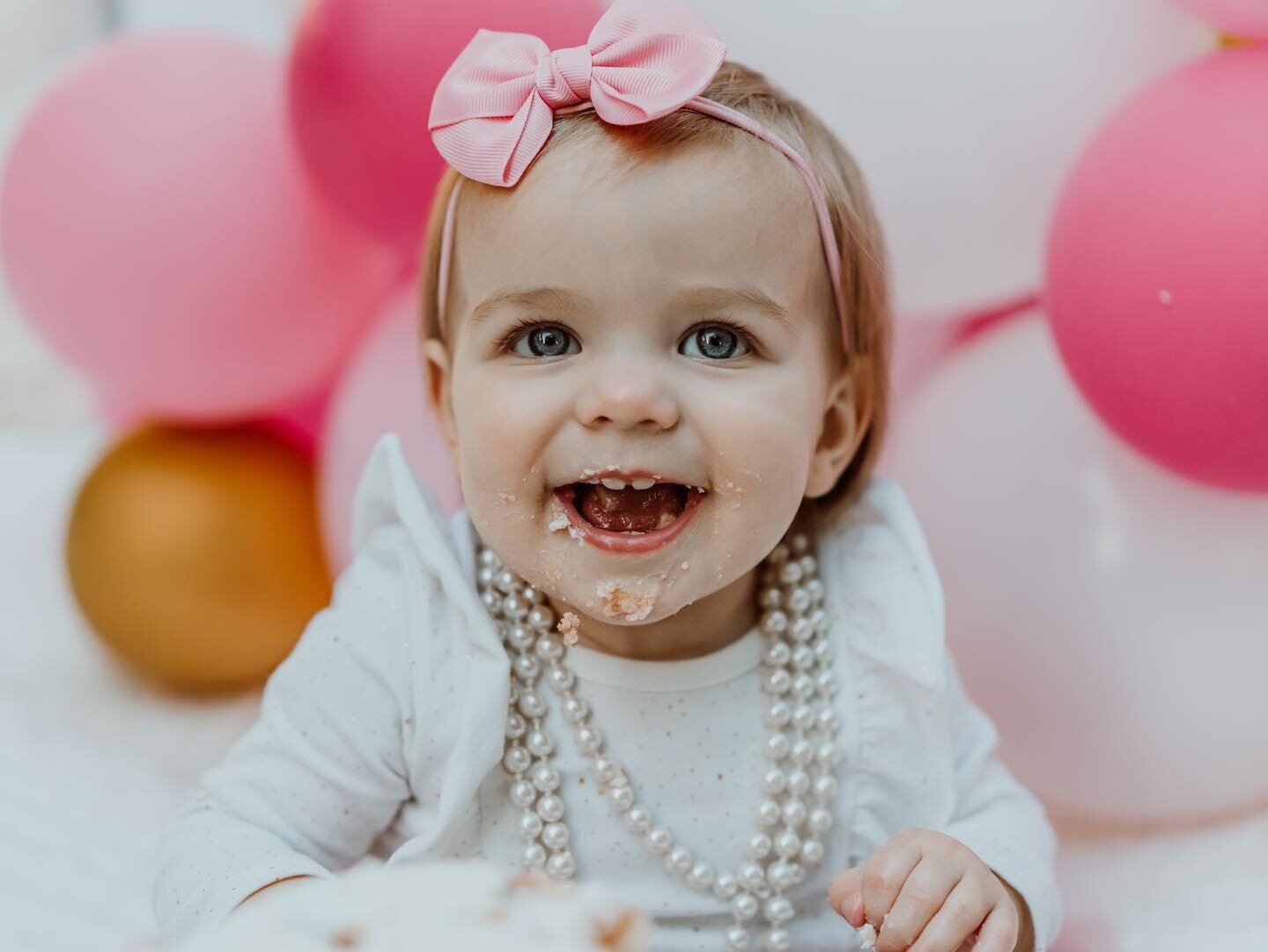 Mae smash cake 💕

#babygirl #1year #smashcake #baby #birthdaygirl #birthdaycake #yummy