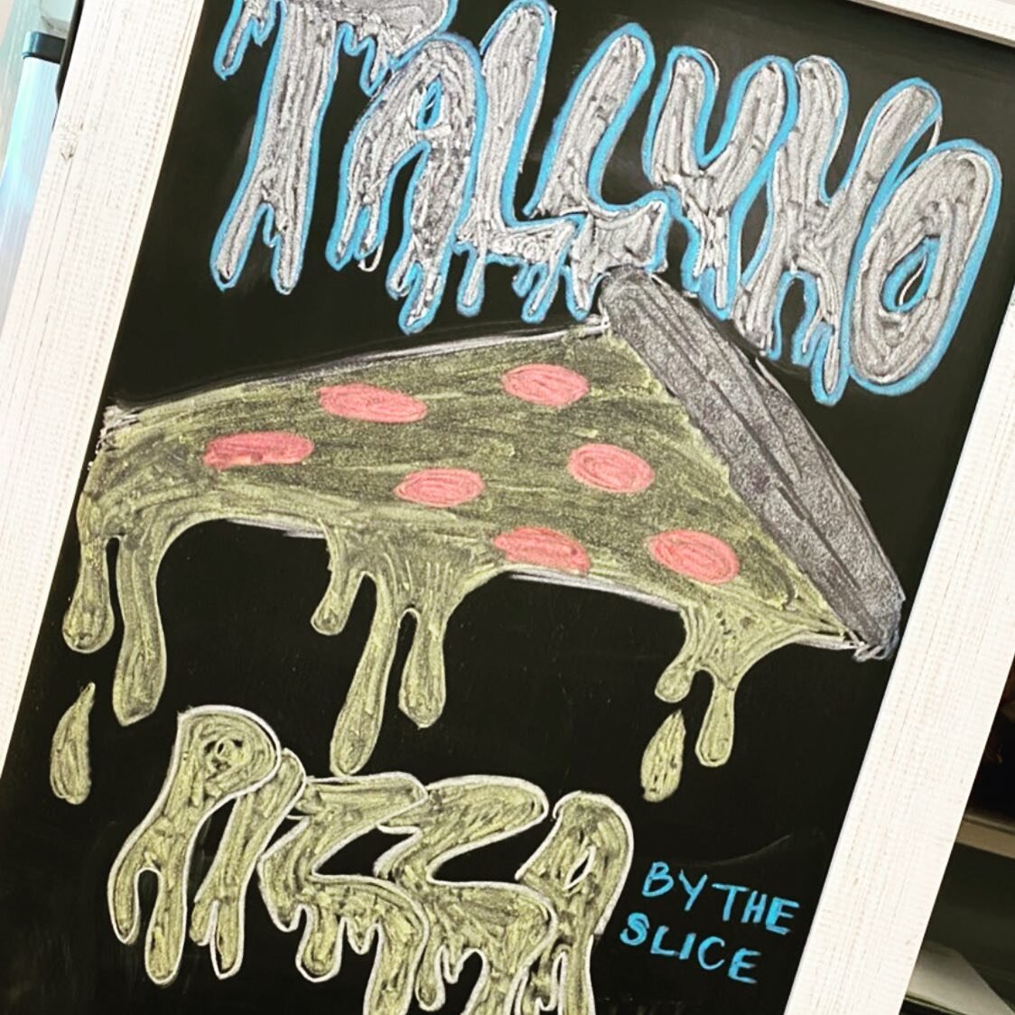 🍕 🤤 Come get some! 🔥 🎙 #tallyhopizza #tallyho #downtown #leesburg #pizza #livemusic