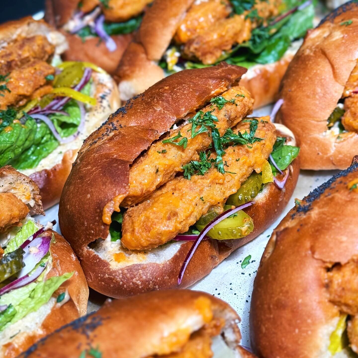Brioche bun, house-made ranch, gherkins, red onion, lettuce &amp; the nicest plant- based chicken schnitzel coated in buffalo sauce 🔥🤤
Have you tried our Buffalo Chickn Sammie yet? 💘 Available throughout Autumn&rsquo;s menu!