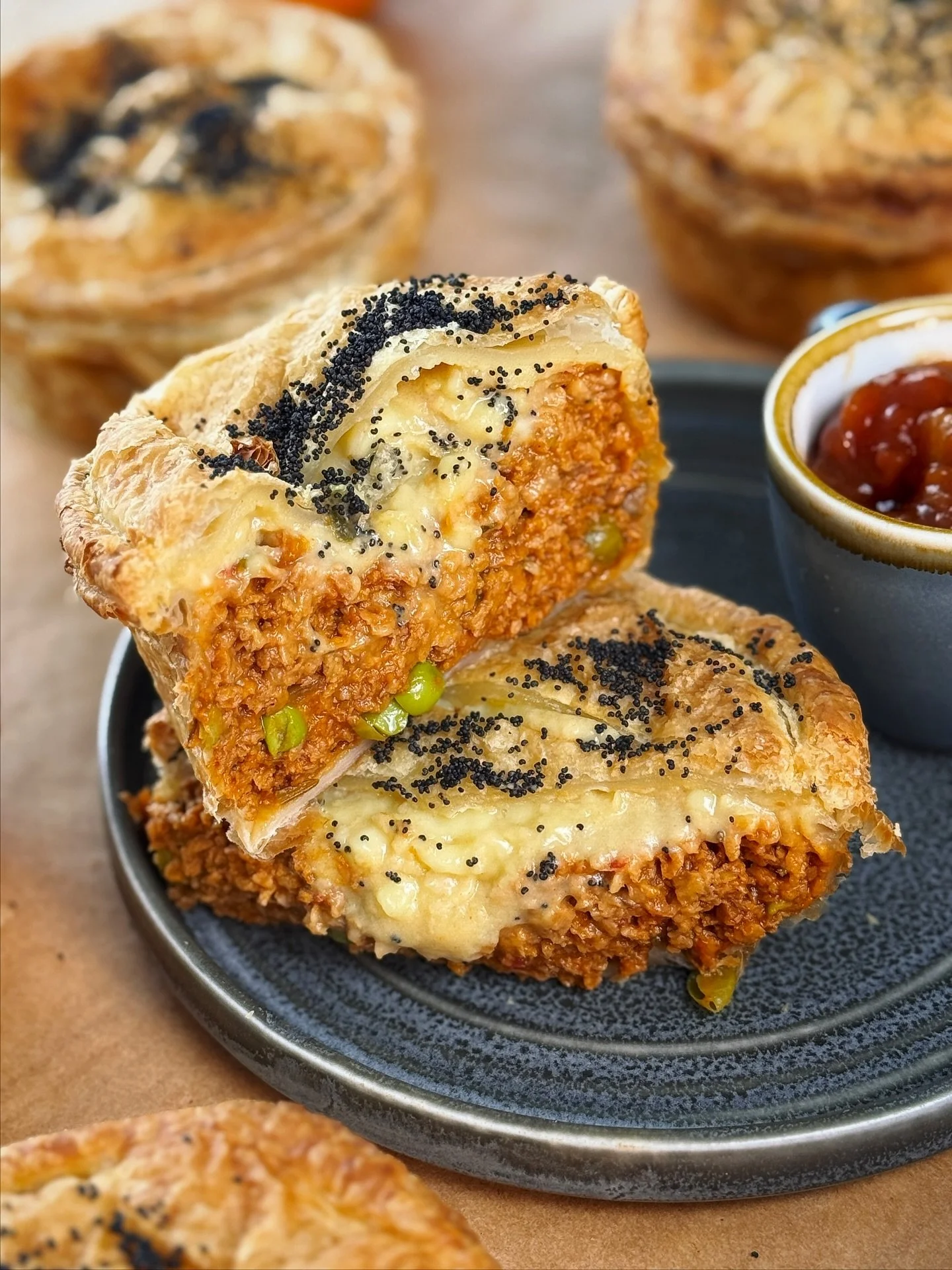 Mince &amp; Cheese Pie - One of our best sellers since our humble beginnings at the Newtown Farmers Market! ✨
Rich, tomato-based gravy mince layered with creamy cheese sauce and melted cheese, all wrapped in flaky golden pastry and topped with crunch