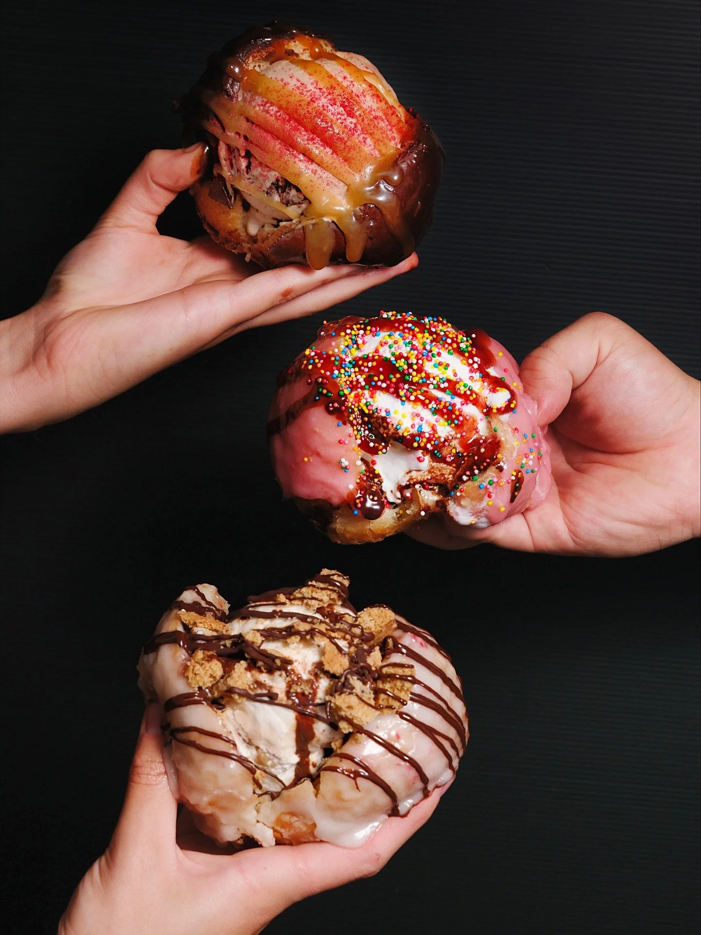 PETONE FAIR! Ice Cream Donut Sandwiches with Duck Island Ice Cream ❤️ THIS SATURDAY!

Find the fluffiest donuts filled with some of the best dairy-free ice cream around - and you can build your own dream combo 😍

How it works:
🍩 Pick your donut gla