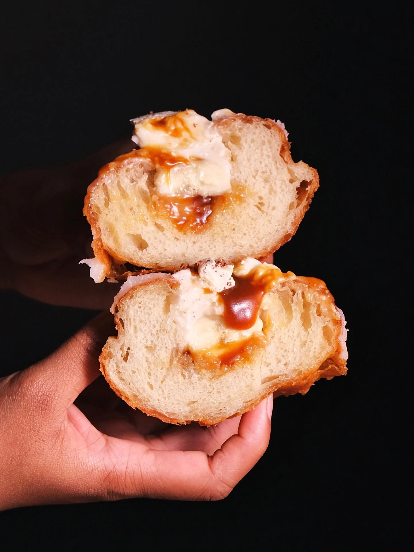 Banoffee Donut 🍌 how can you say no to that oozing caramel 😍

Brioche donut coated with a thin vanilla glaze, filled with caramel, bananas and cream. Finished with buttercream, caramel drizzle and chocolate shavings.

Freshly made early every day s