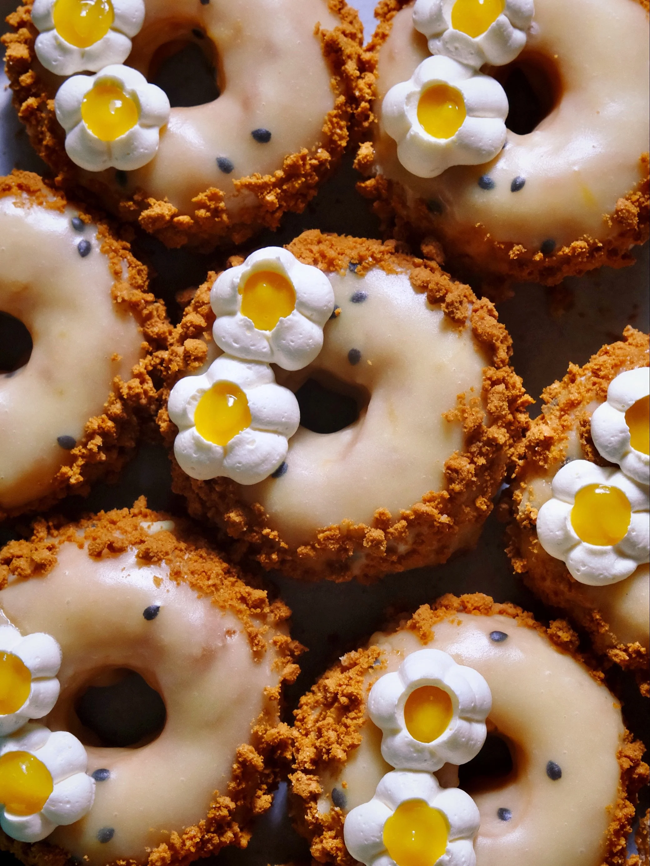 Mango &amp; Passionflower Daisy Donut - right on time for spring! 🧡

They&rsquo;re so beautiful and delicious they deserved a place on the feed 🌼

Passionflower glaze, speculoos cookie crumb, mango coulis, vanilla daisy. Sweet, tangy, fruity and cr