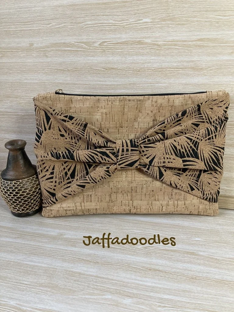 Bow Clutch / pouch