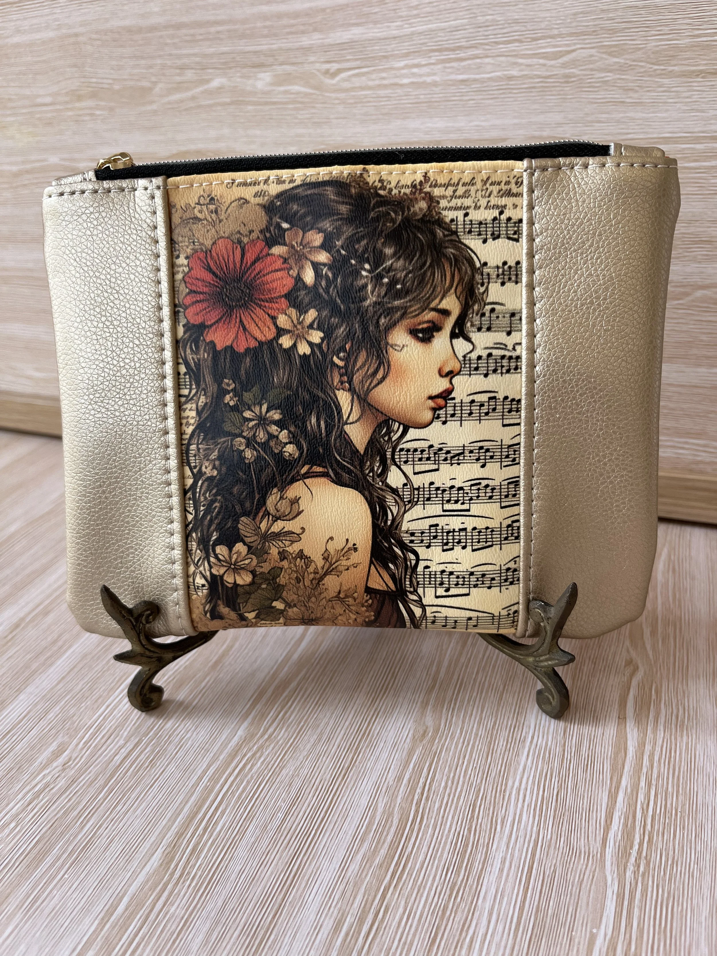 Musical beauty pouch.