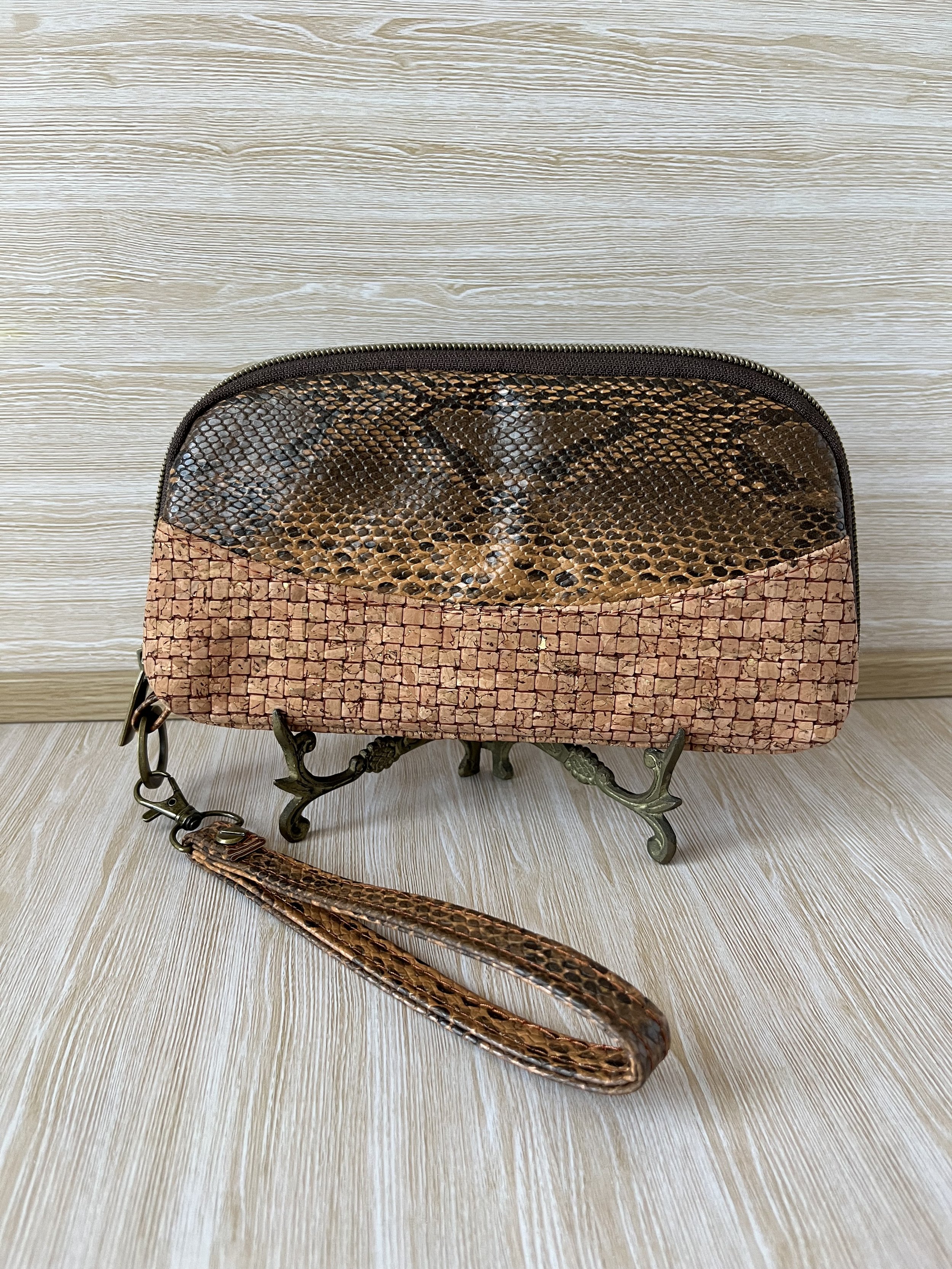 Rindiani Wristlet/wallet.