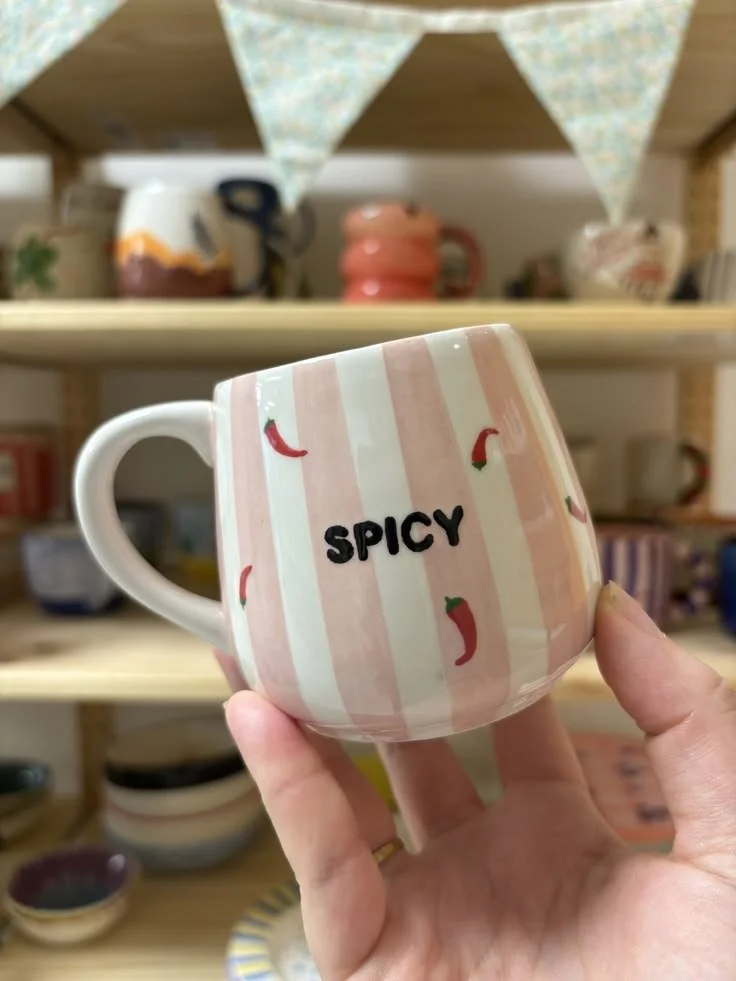 Tasse Nico rayée rose et blanc avec piments….jpg