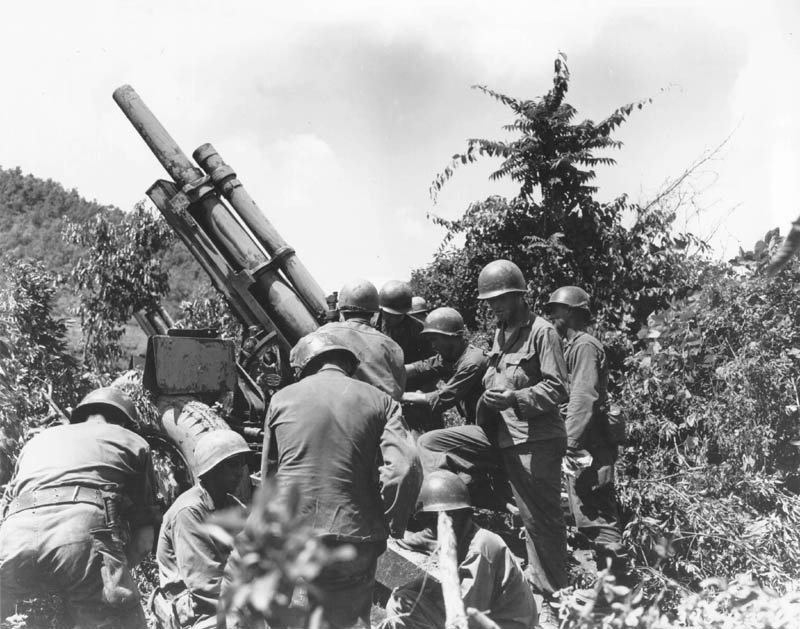 A US howitzer position near the Kum River