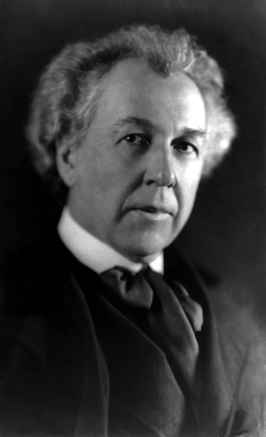 Frank Lloyd Wright 1926 photo