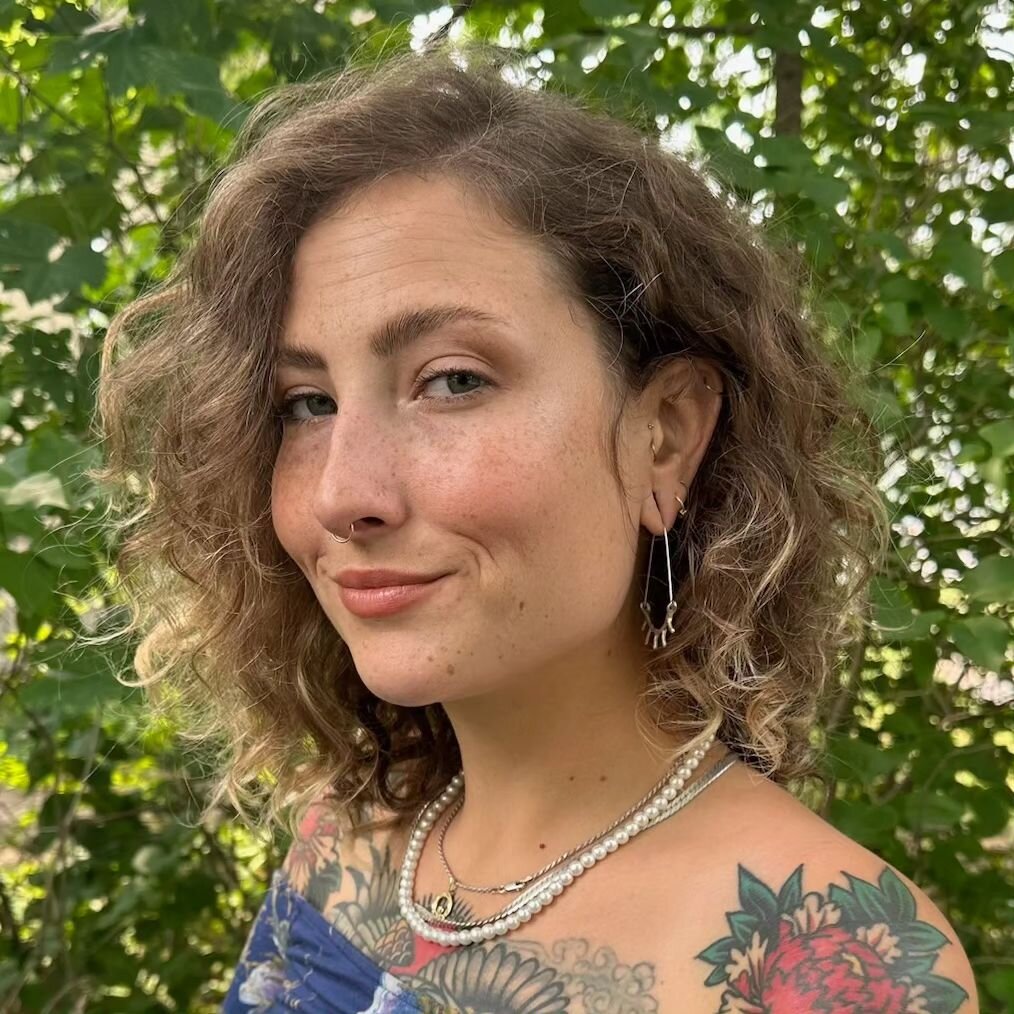 We are so excited to welcome Kylah to our Sparrow Salon family!

@kylahabbott is an experienced barber, nail tech, and colorist.  She will also be learning curly methods that will soon be added to her service menu.  We couldn't be more thrilled to ha