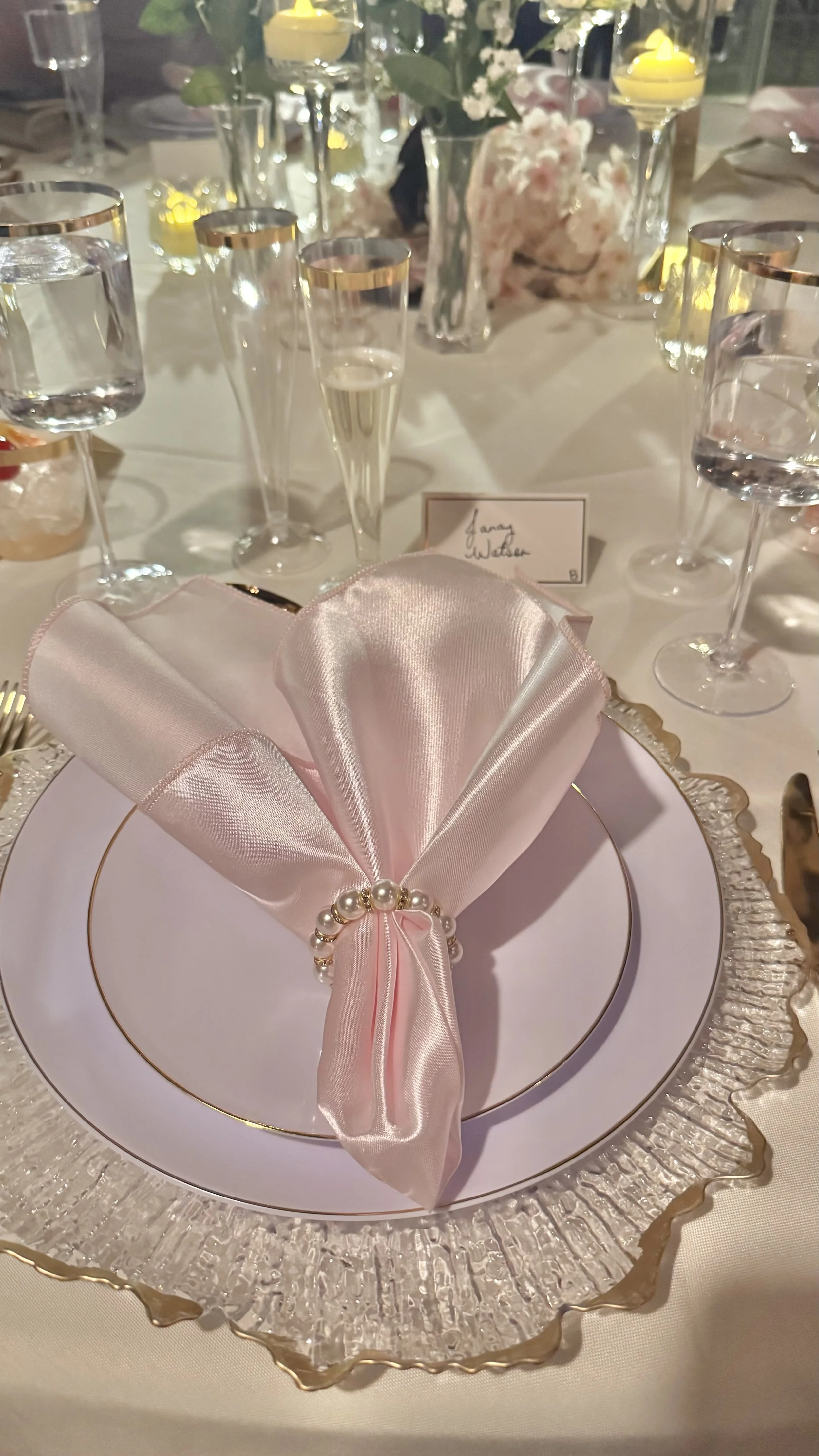 Gold Accent Chargers & Cutlery