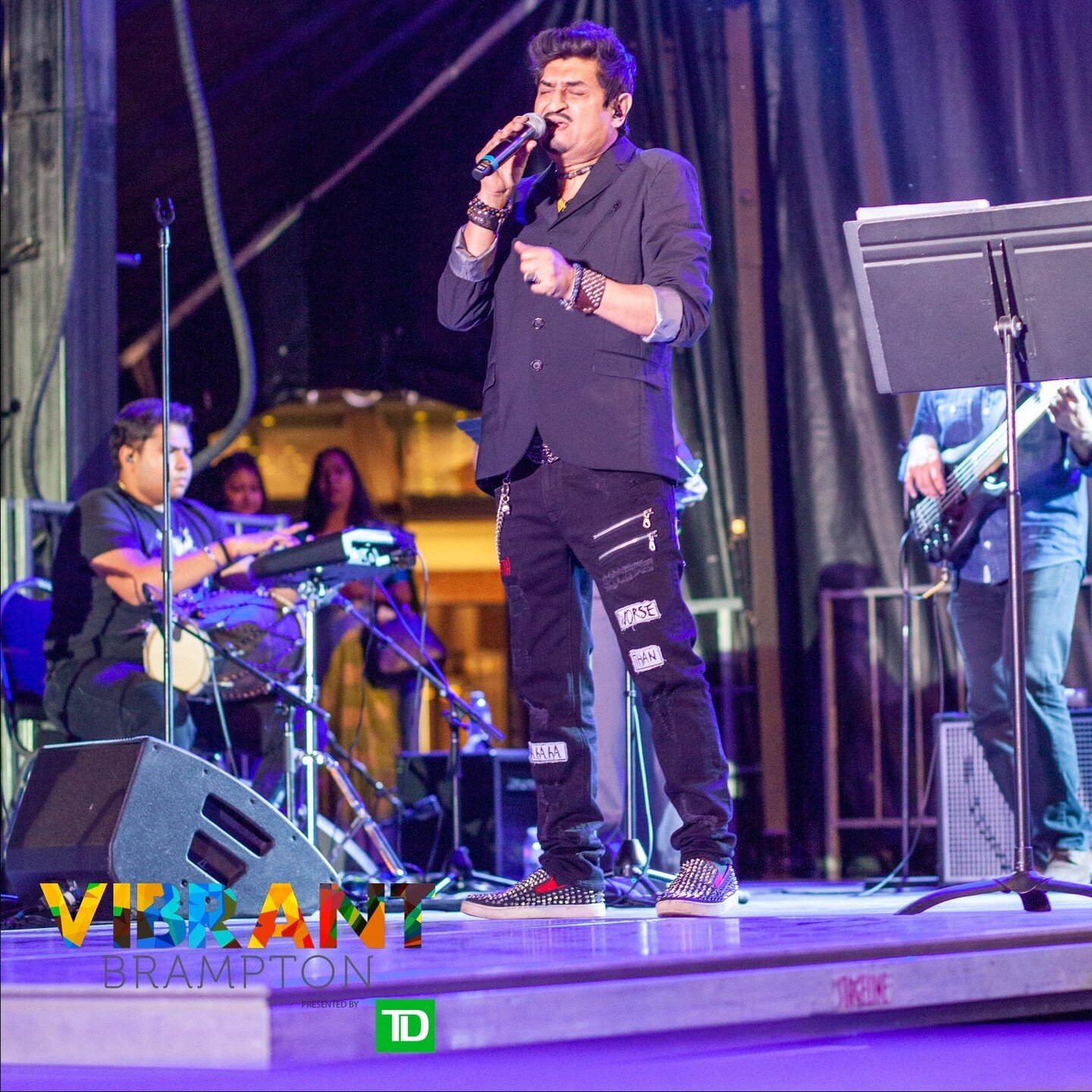 We were so excited to see everyone who came out to watch all the great live shows at Vibrant Brampton! Here&rsquo;s a shot of @neerajshridharofficial by Vibrant Brampton, presented by @td_canada! 🎉🎉

Photography by: Boss Culture &amp; @creatorsatpl