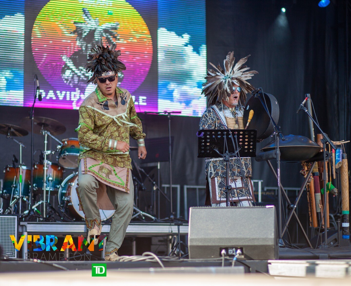 A huge thanks to everyone who came out to see the great live shows at Vibrant Brampton! Here&rsquo;s a shot of David Maracle by Vibrant Brampton &amp; presented by @td_canada! 🎉🎉

Photography by: @boss_culture &amp; @creatorsatplay 
. 
.
.
.
#Vibra