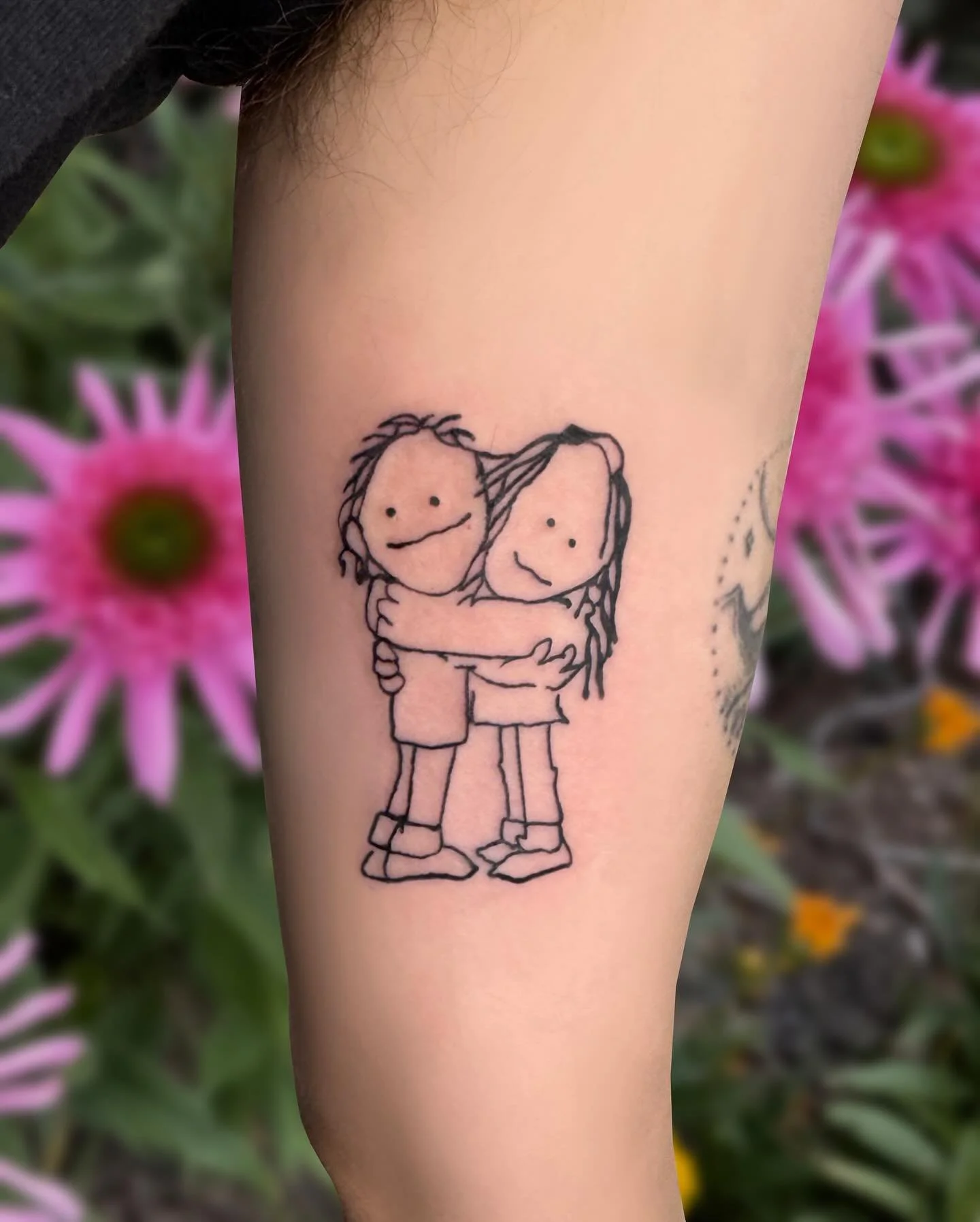 Cutie hug of war tat for @k.schlaht ✨Shel Silverstein was such a staple in my childhood, so cool to have gotten to do this 🤎

#shelsilverstein #tattoo #tattooartists #greshamtattoo #bngtattoo #pdxtattoo #portlandtattoo
