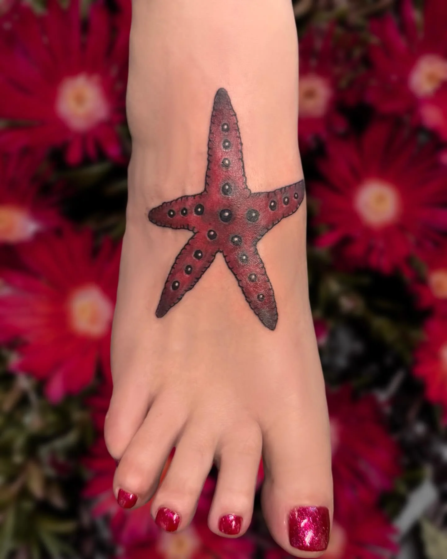 ⭐️Starfish cover up on the foot!! Swipe to see the before! 

#greshamtattoo #greshamtattooartist #coverup #pdxtattoo #starfishtattoo