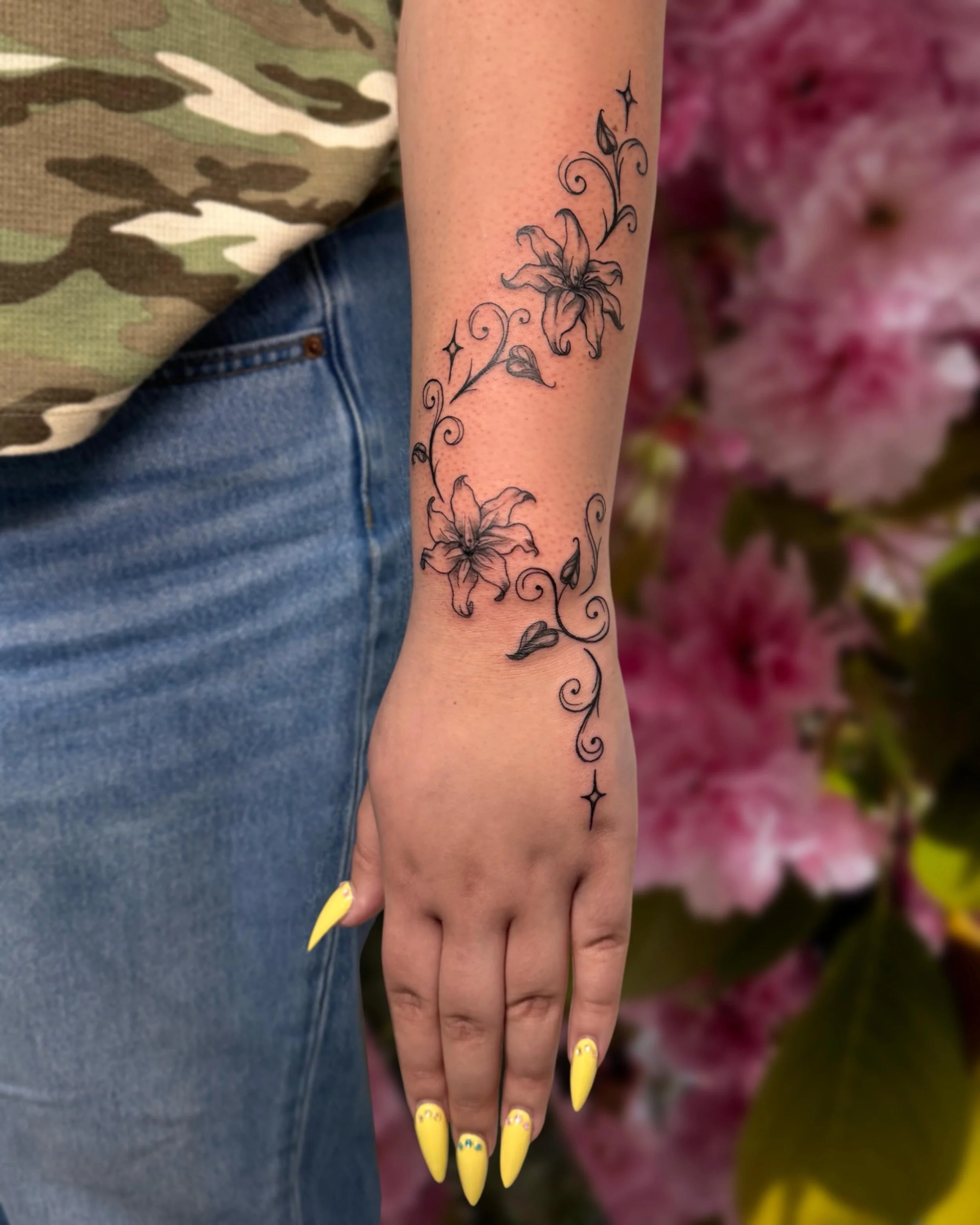 ✨whimsical flow!!!!✨ 

If the word whimsical isn&rsquo;t on my tombstone when I die I have severely failed
#greshamtattoo #greshamtattooartist #pdxtattoo #pnwtattoo #whimsicalflow