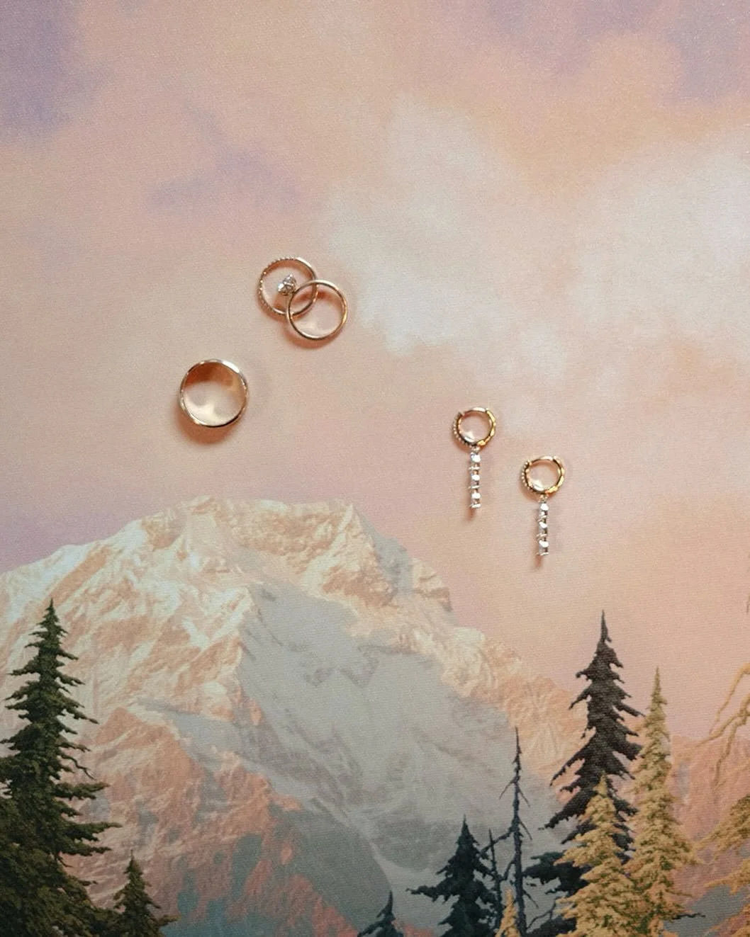 There&rsquo;s nowhere I&rsquo;d rather be a photographer than in Montana. The rugged mountains, the expansive valleys, the towering evergreens&hellip; this place everything. I can&rsquo;t imagine a more romantic backdrop for a wedding.

#montanaweddi