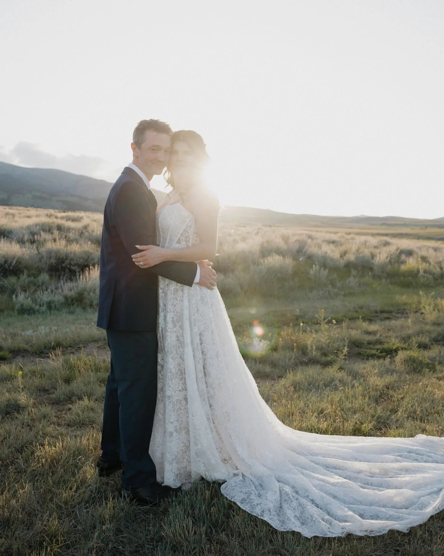 A few golden hour portraits with Lauren &amp; Barrett on their wedding day in Pony, Montana 🤍 who gave them the right to be this cute? Not sure, but I&rsquo;m here for it.

#montanawedding #montanaweddingphotographer #bozemanwedding #bozemanweddingp