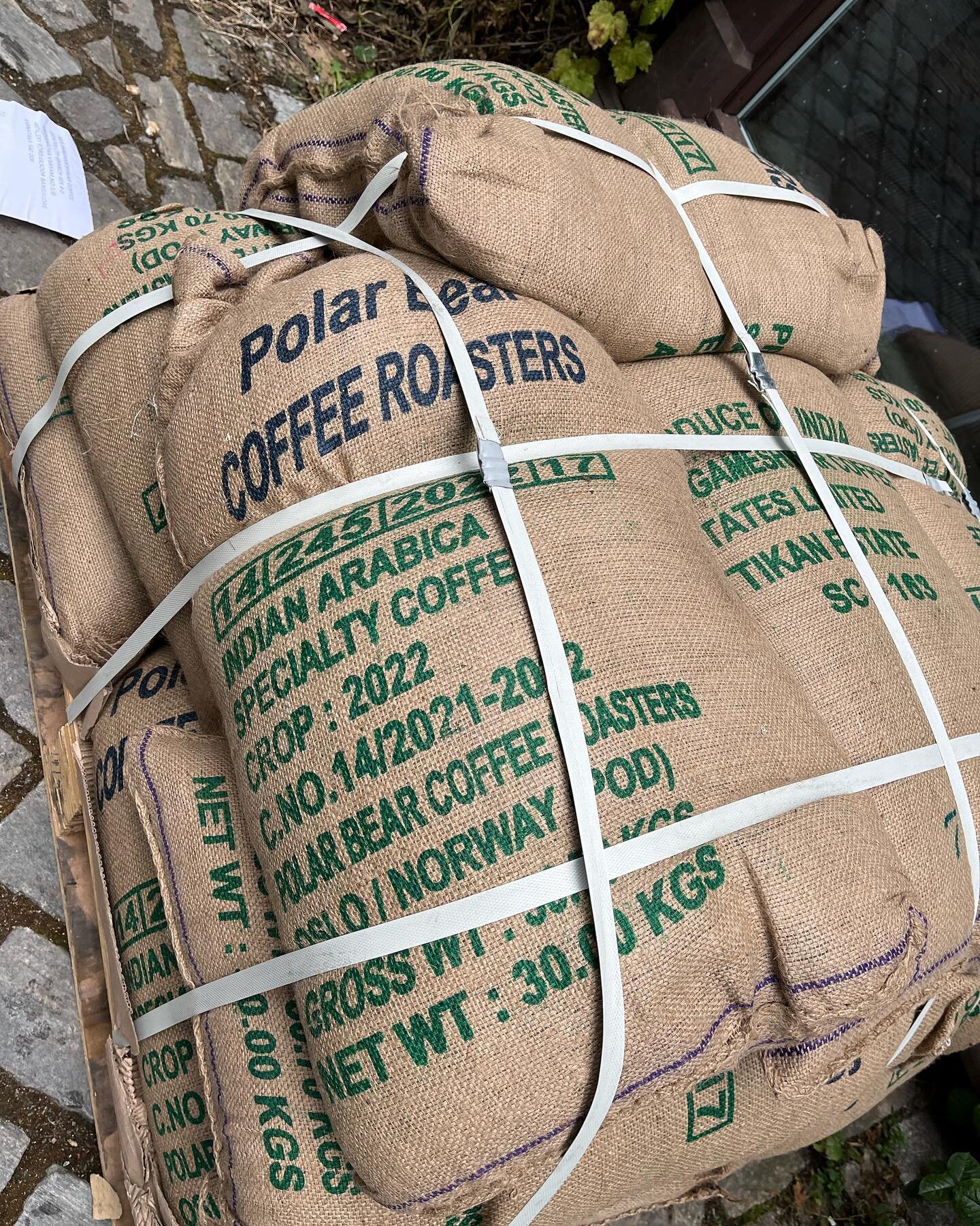 &hellip;.direct trade with @sangameshwar_coffee ; coffee grown among wild fig trees at the Attikan estate in southern India is what we roast for our Christmas edition&hellip; #sangameshwar_coffee #directtrade #specialtycoffee #india #trondheim #suppo