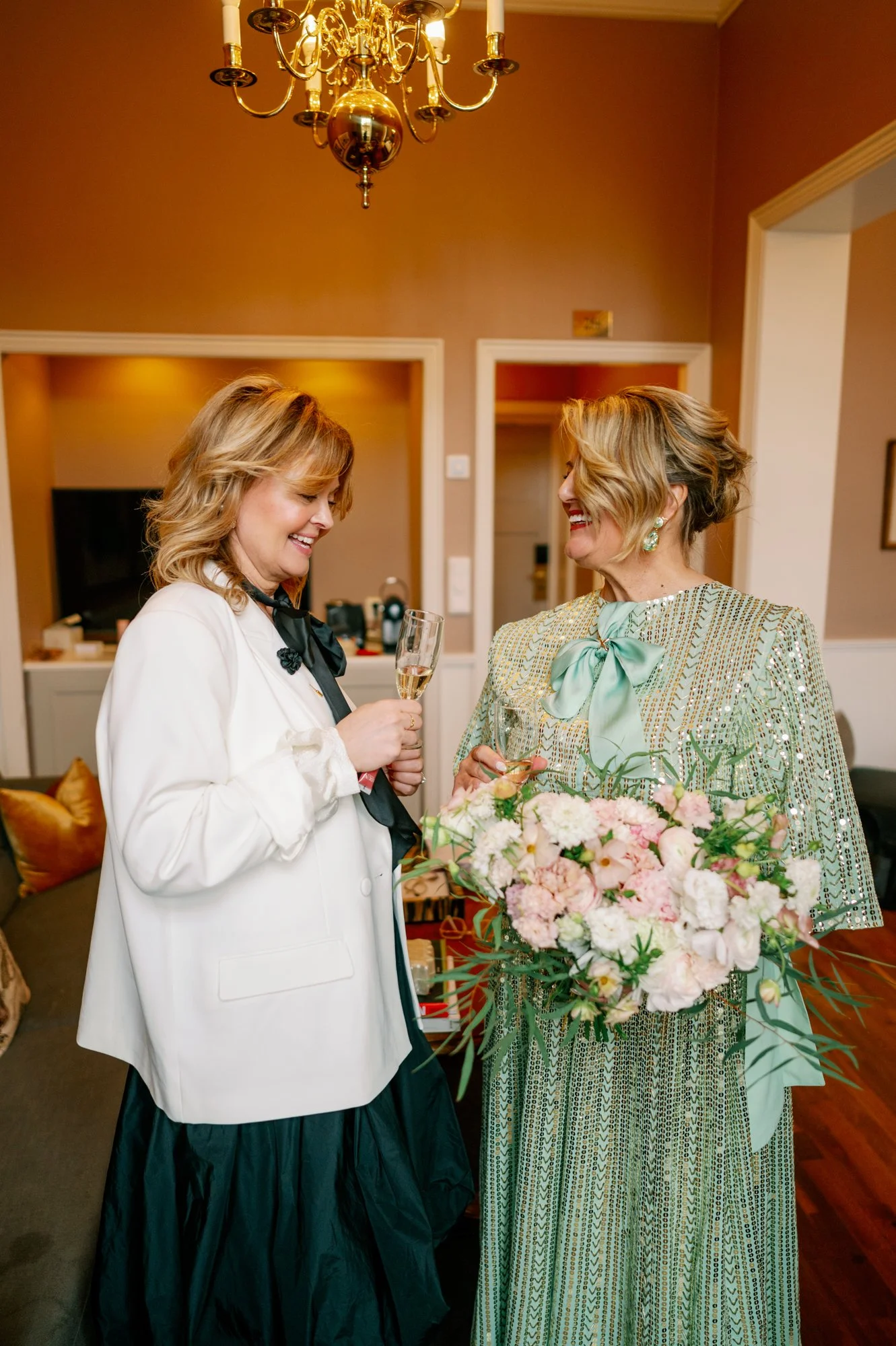 TinaRekdal_Bryllupsfotografering_NedreFossGaard_Rådhuset (26).JPG