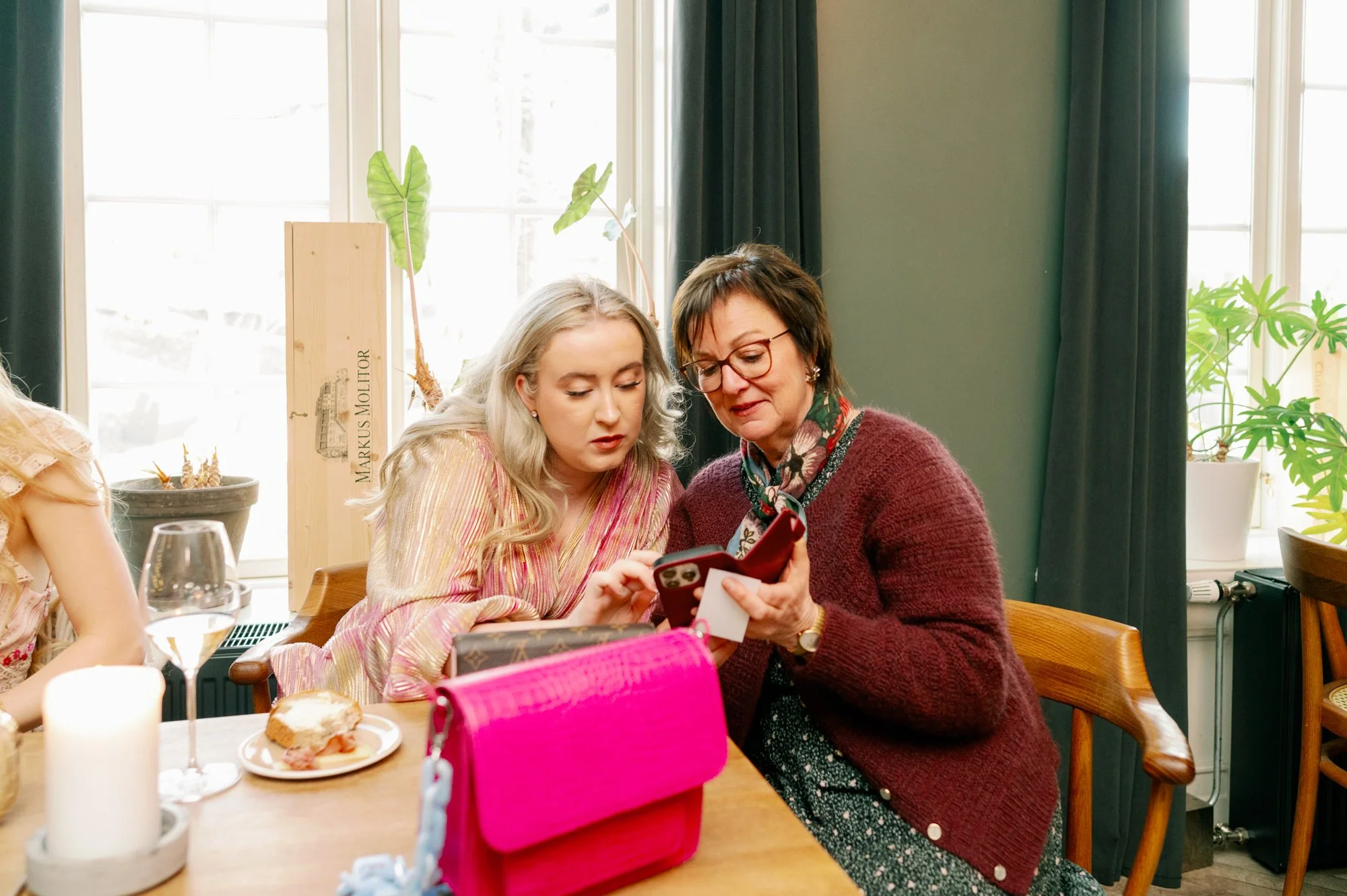 TinaRekdal_Bryllupsfotografering_NedreFossGaard_Rådhuset (153).JPG