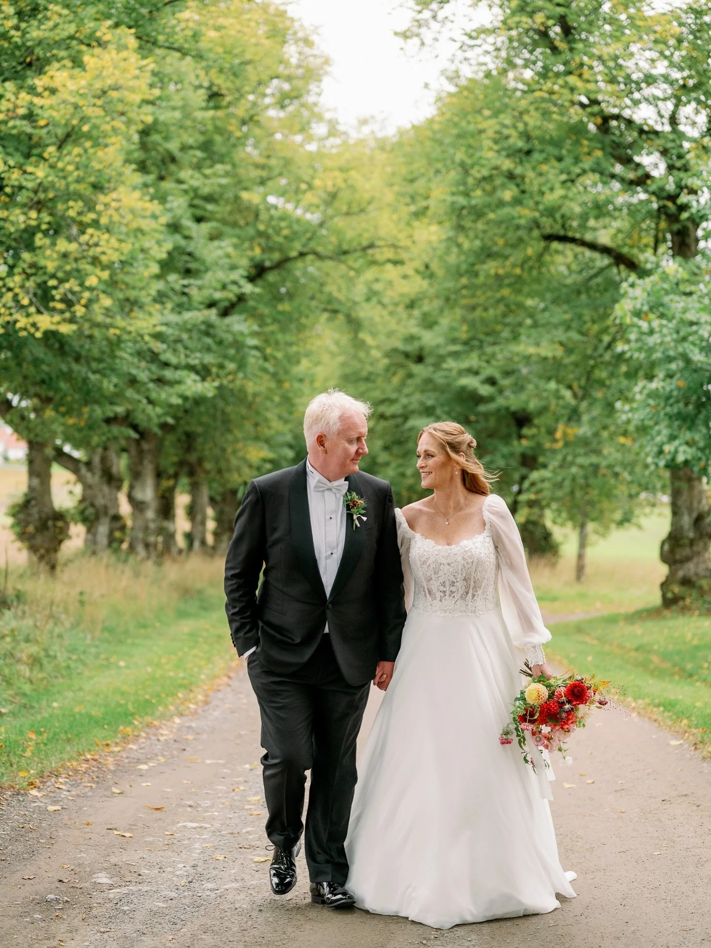 Jeg jobber med dette koselige bryllupet om dagen og det blir så mye fint! 🌿🍁🍂