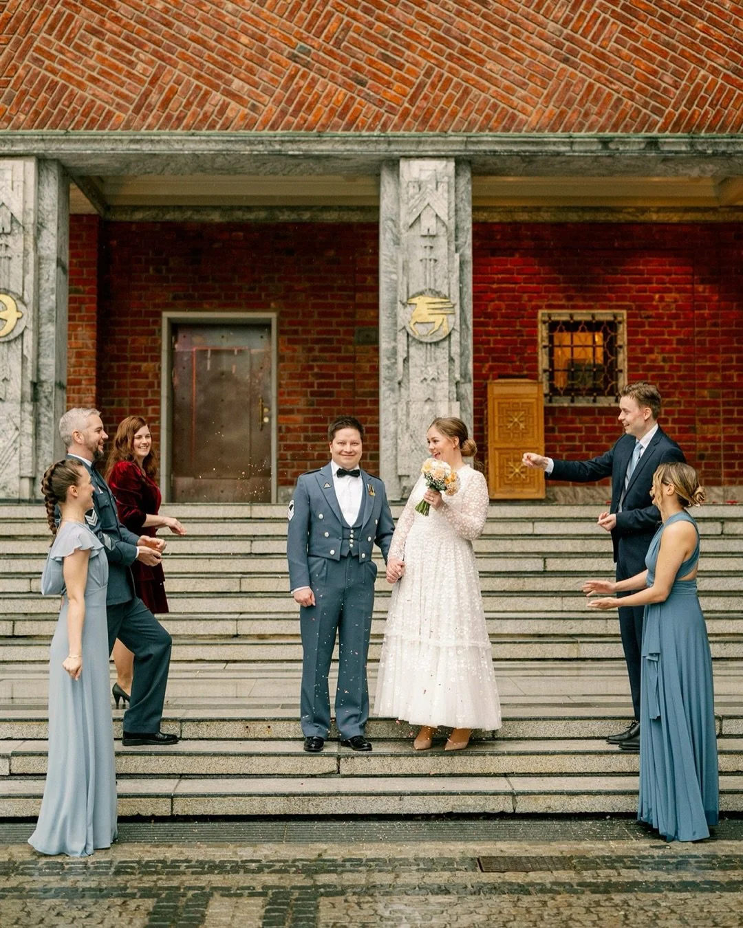 &Aring;rets aller siste bryllup er i boks! Hurra for g&aring;rsdagens superkoselig November-bryllup! 🌧️💍