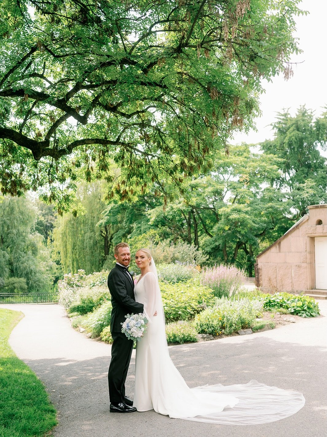 Jeg gleder meg alts&aring; s&aring;&aring;&aring; til nydelig fin Oslo-sommer igjen! ☀️🌿 Hilsen hu som ser ut av vinduet og ser den typiske Oslo-slapsen akkurat n&aring;! ❄️🌧️