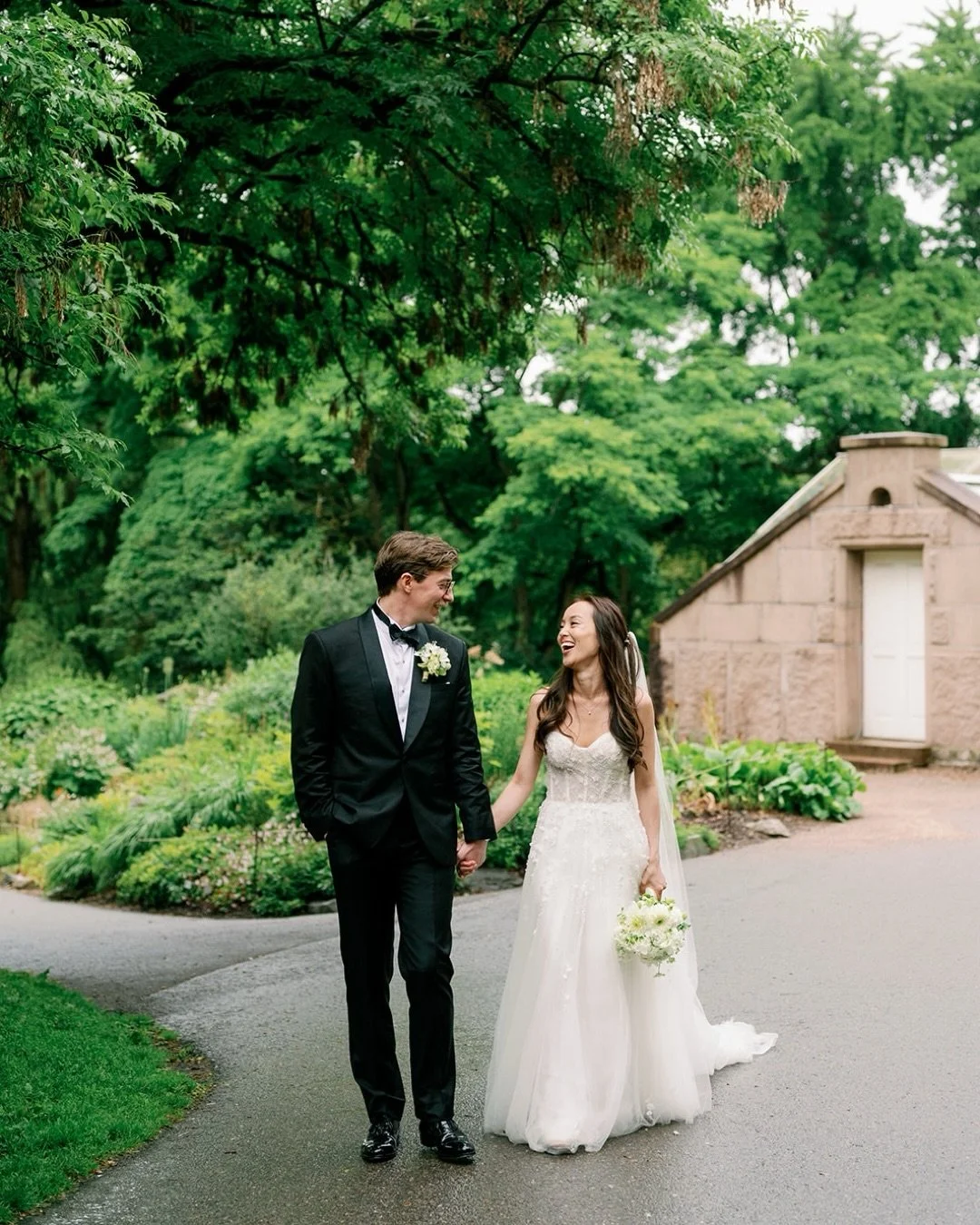 Regnfull fotografering i Botanisk Hage og ankomst p&aring; Nedre Foss G&aring;rd 🌿🌧️