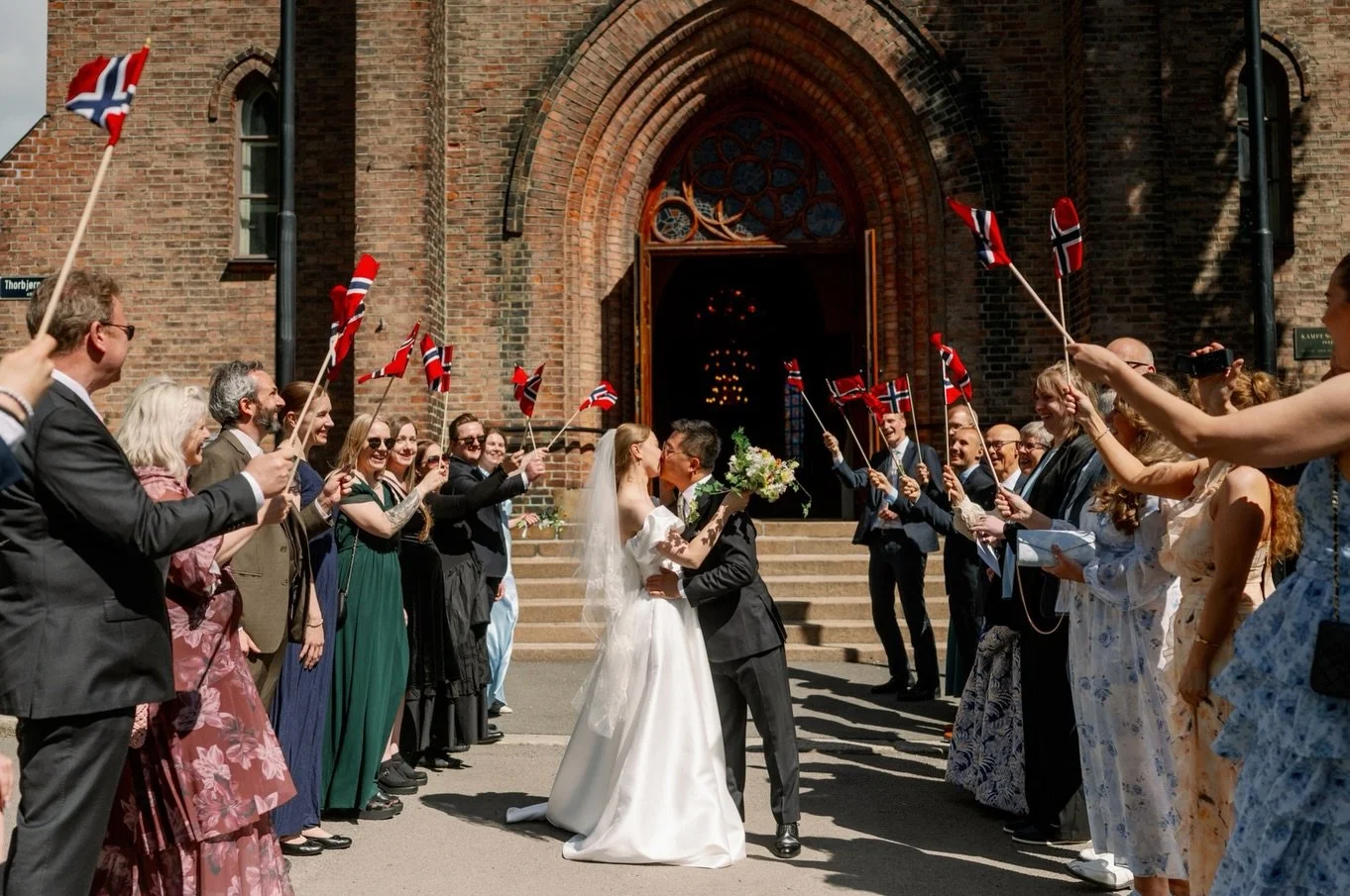 Hurra for E&amp;J p&aring; musikkens dag i Oslo! 🇳🇴 For en fantastisk nydelig Juni-dag og for en koselig feiring med s&aring;&aring; fine folk! 🌱 Gleder meg vilt til &aring; vise mer fra denne fine dagen!