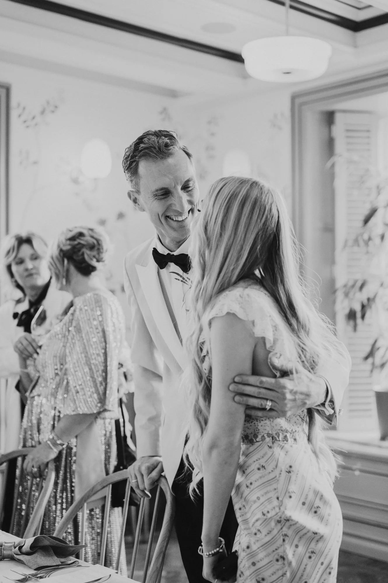 TinaRekdal_Bryllupsfotografering_NedreFossGaard_Rådhuset (168).JPG