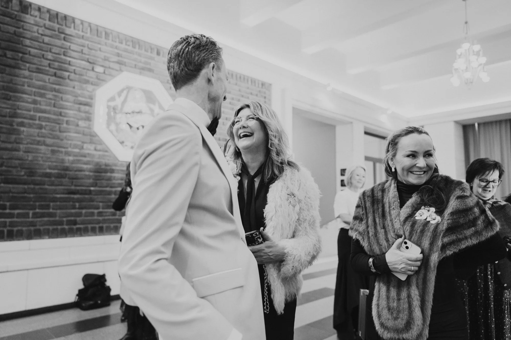 TinaRekdal_Bryllupsfotografering_NedreFossGaard_Rådhuset (60).JPG