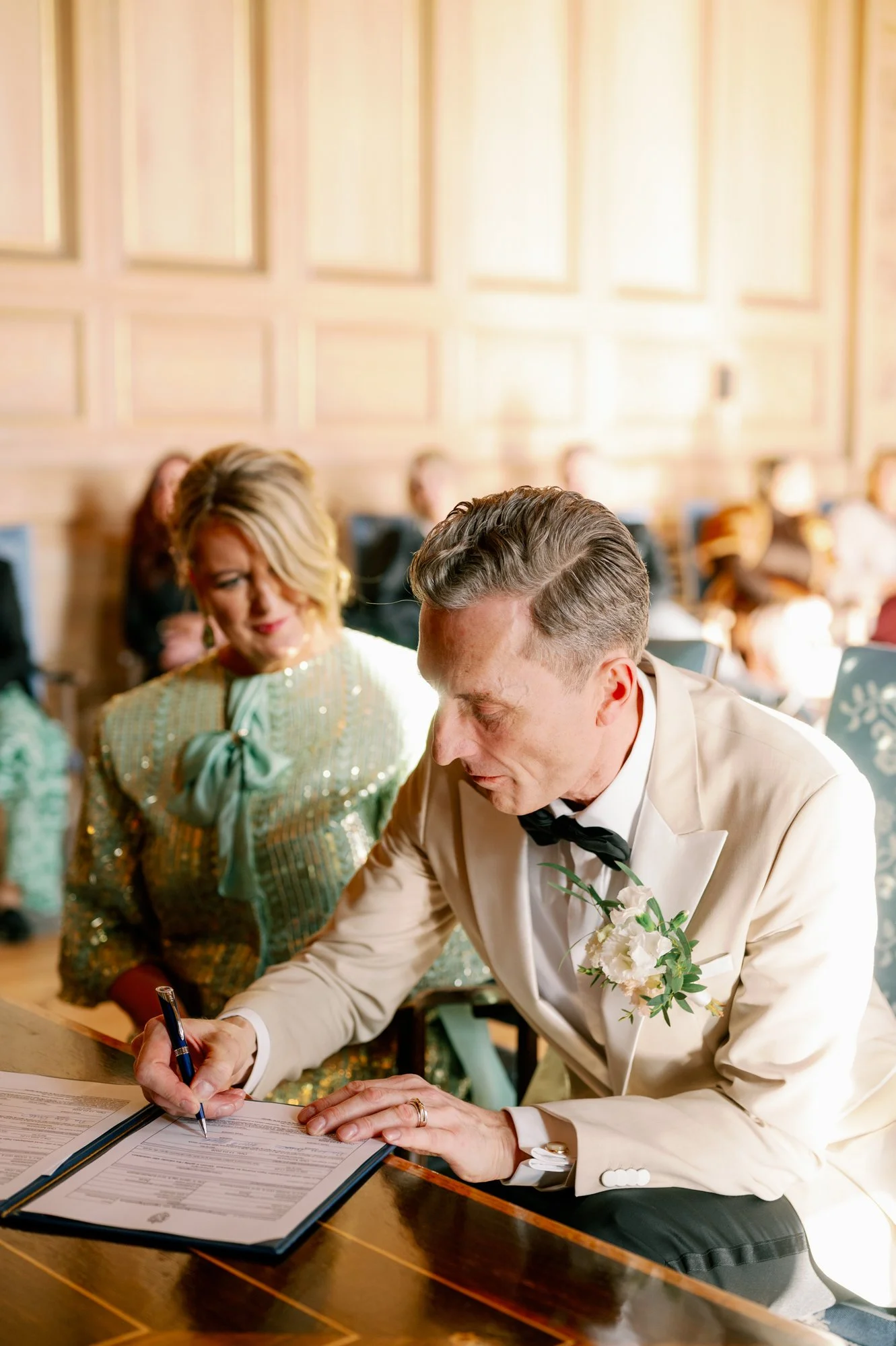 TinaRekdal_Bryllupsfotografering_NedreFossGaard_Rådhuset (85).JPG