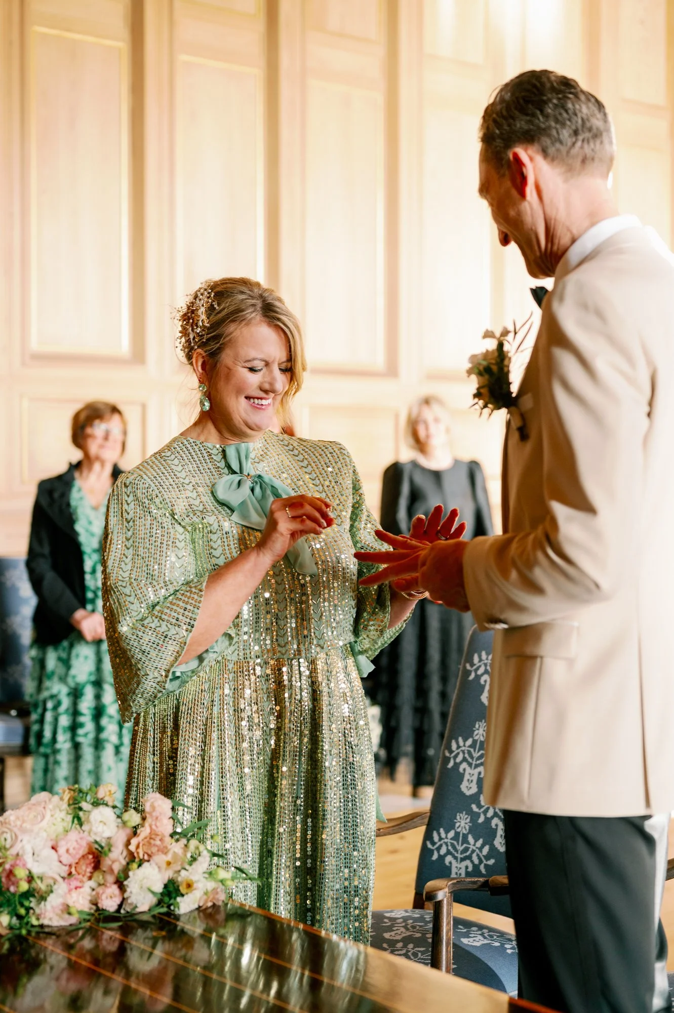 TinaRekdal_Bryllupsfotografering_NedreFossGaard_Rådhuset (76).JPG